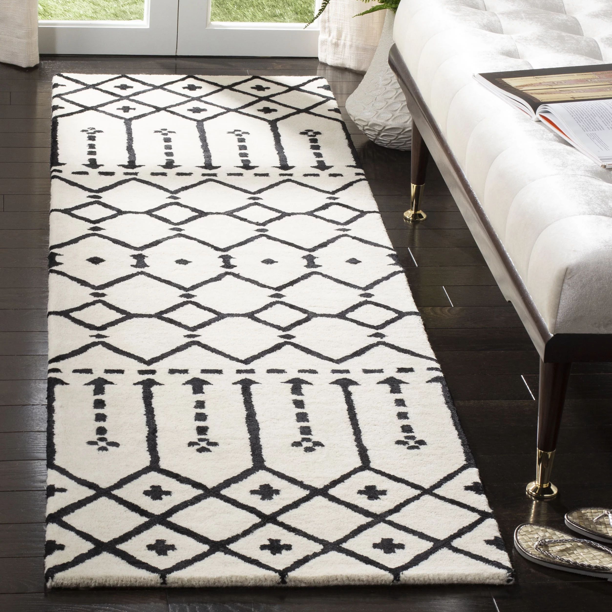 SAFAVIEH Himalaya Darin Geometric Wool Runner Rug, Ivory/Black, 2'3" x 8' - Walmart.com | Walmart (US)