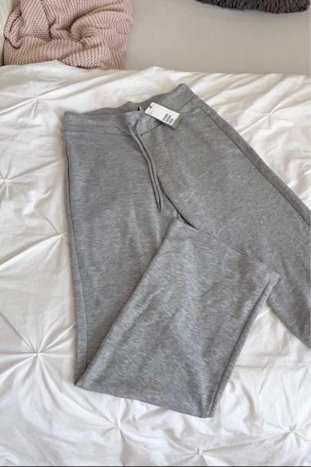 H&M straight leg sweatpants, grey sweatpants, basics H&M 

#LTKstyletip #LTKfit #LTKFind