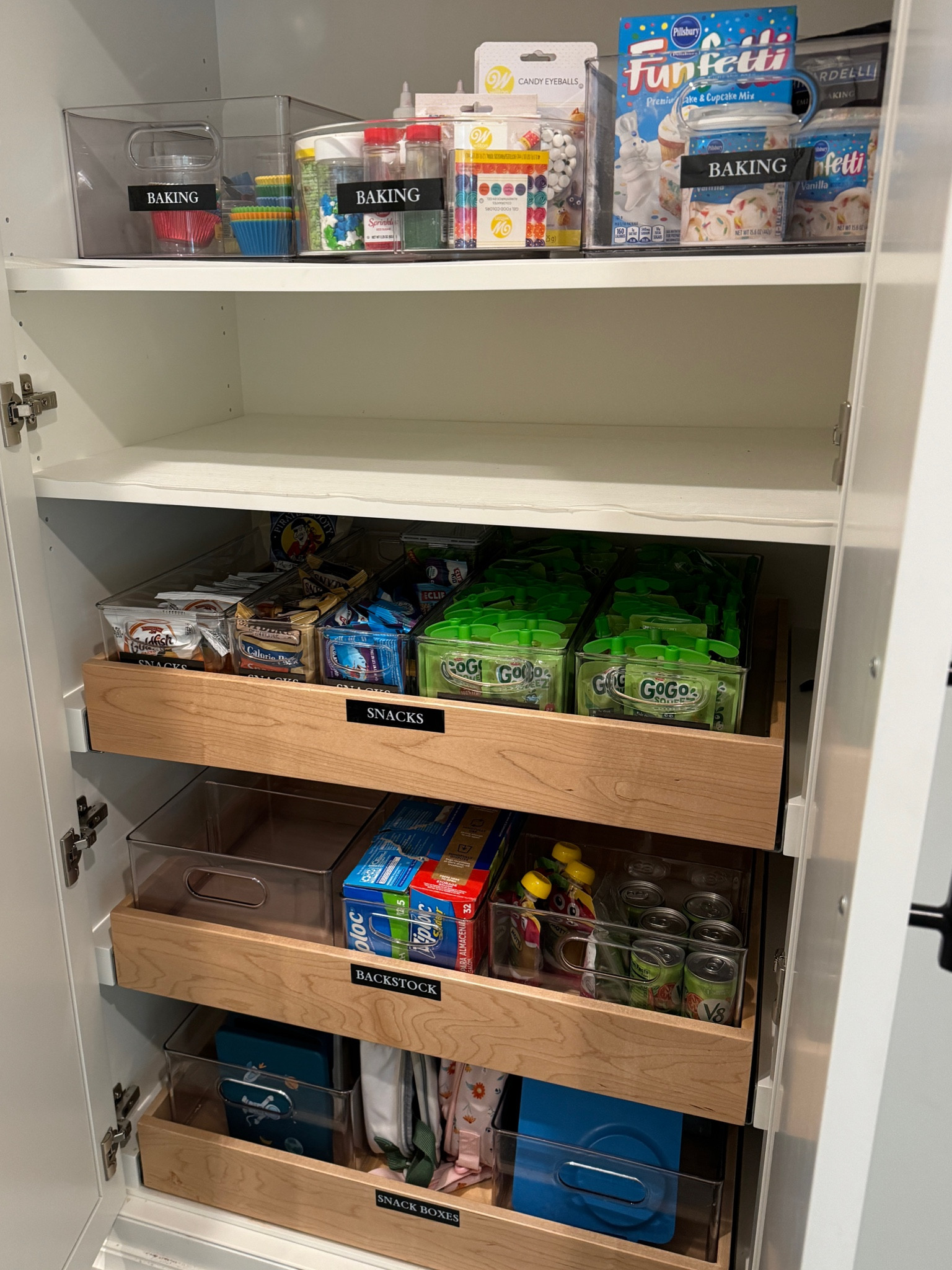 Cabinet Pantry with drawers 