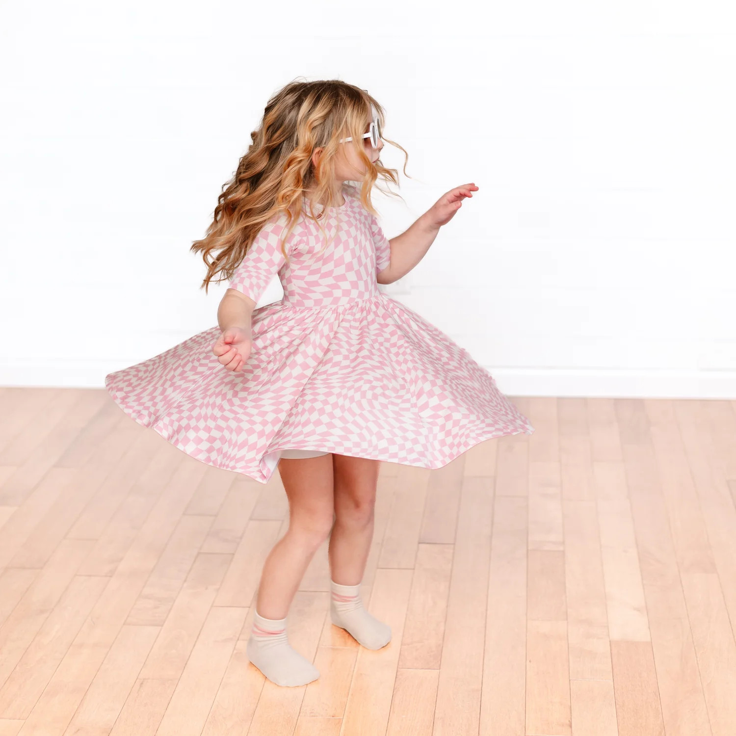 MID SLEEVE TWIRL- Pink Dizzy Check | millie + roo