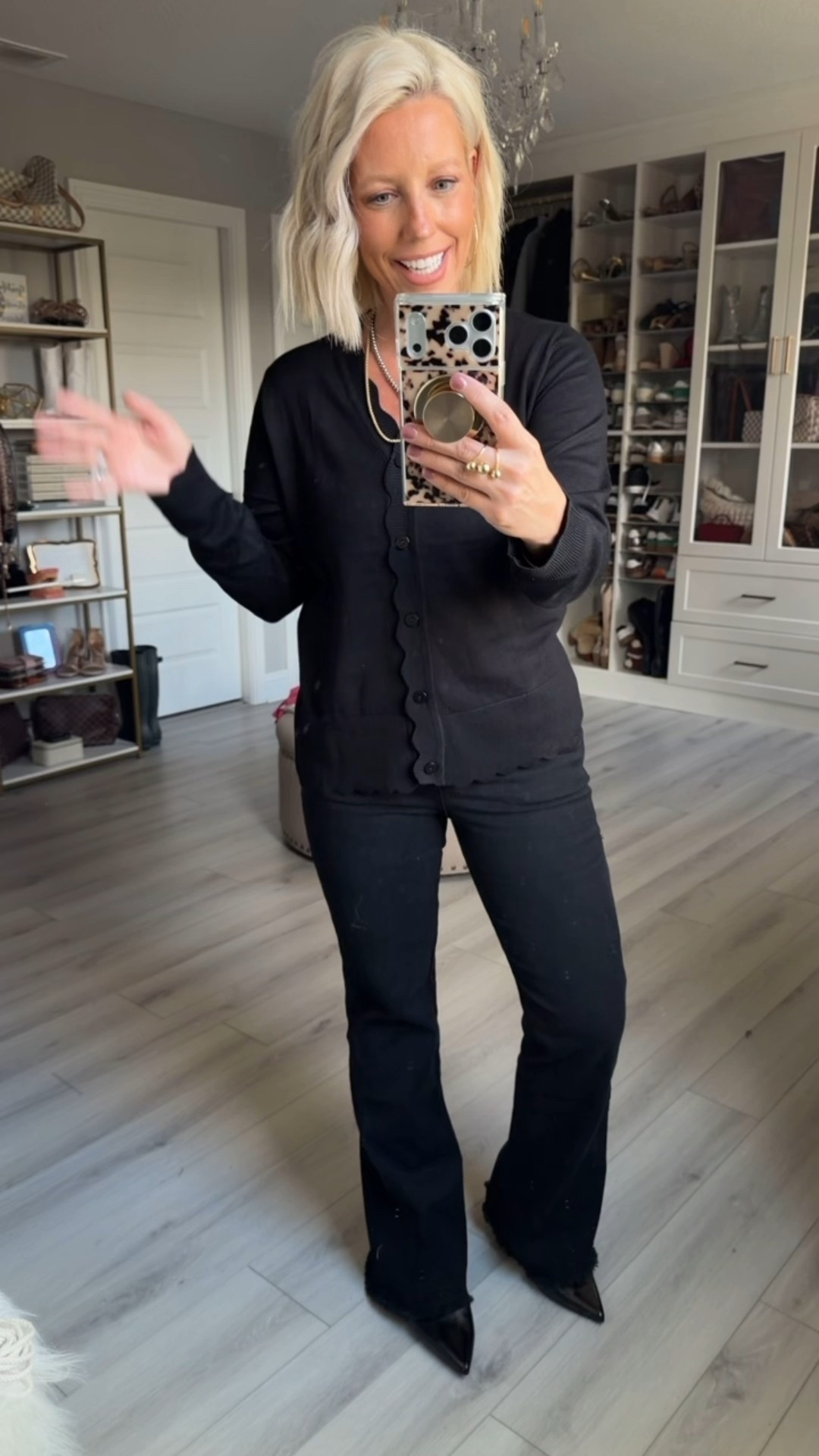 I love these new cardigans!!! The scalloped detail is the cutest!!! I love the soft knit material that is great quality!!!
⬇️⬇️⬇️
Cardigan size medium
Jeans size 4
Boots run small - sized up 1/2 size 



#LTKStyleTip #LTKSaleAlert #LTKFindsUnder50