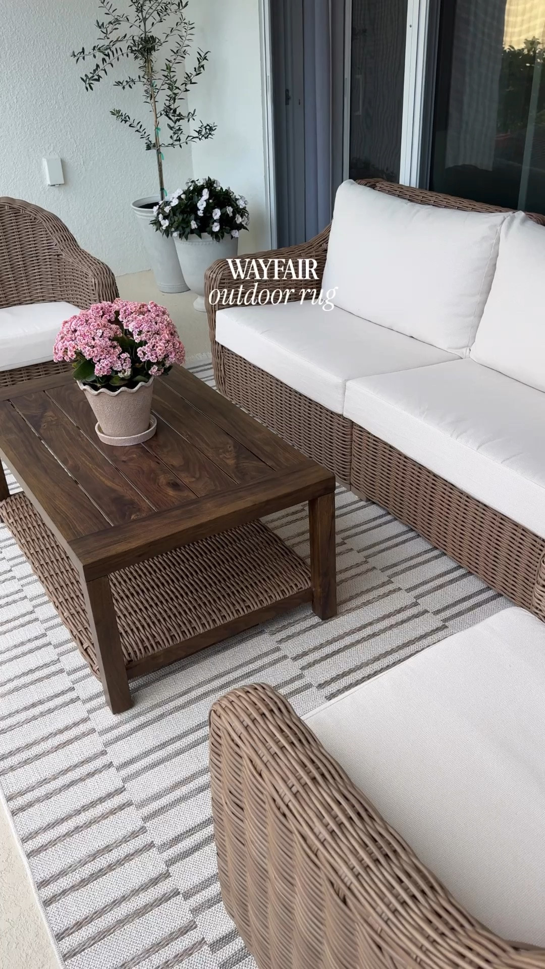 #ad I’ve been styling our outdoor spaces for spring 🤍 @Wayfair  has some of my favorite outdoor rugs, and I’m linking this one along with a few others I’m loving for spring and summer!

#wayfair #wayfairpartner #wishyouwerehere #outdoor 