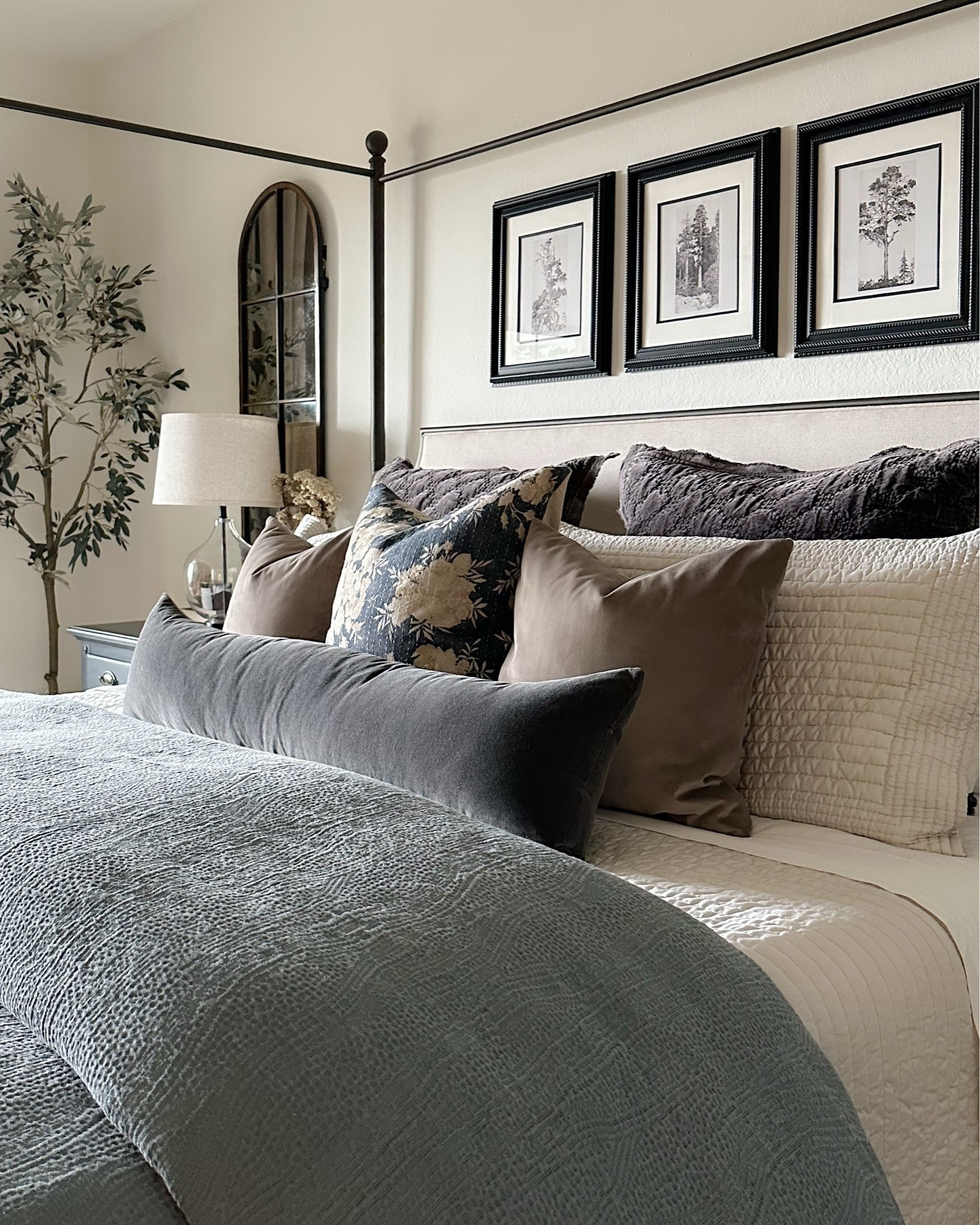 Our old primary bedroom! Seeing a lot of requests for links for this lately 🥰 Still love this bedding and pillow combo!

#LTKHome #LTKSaleAlert