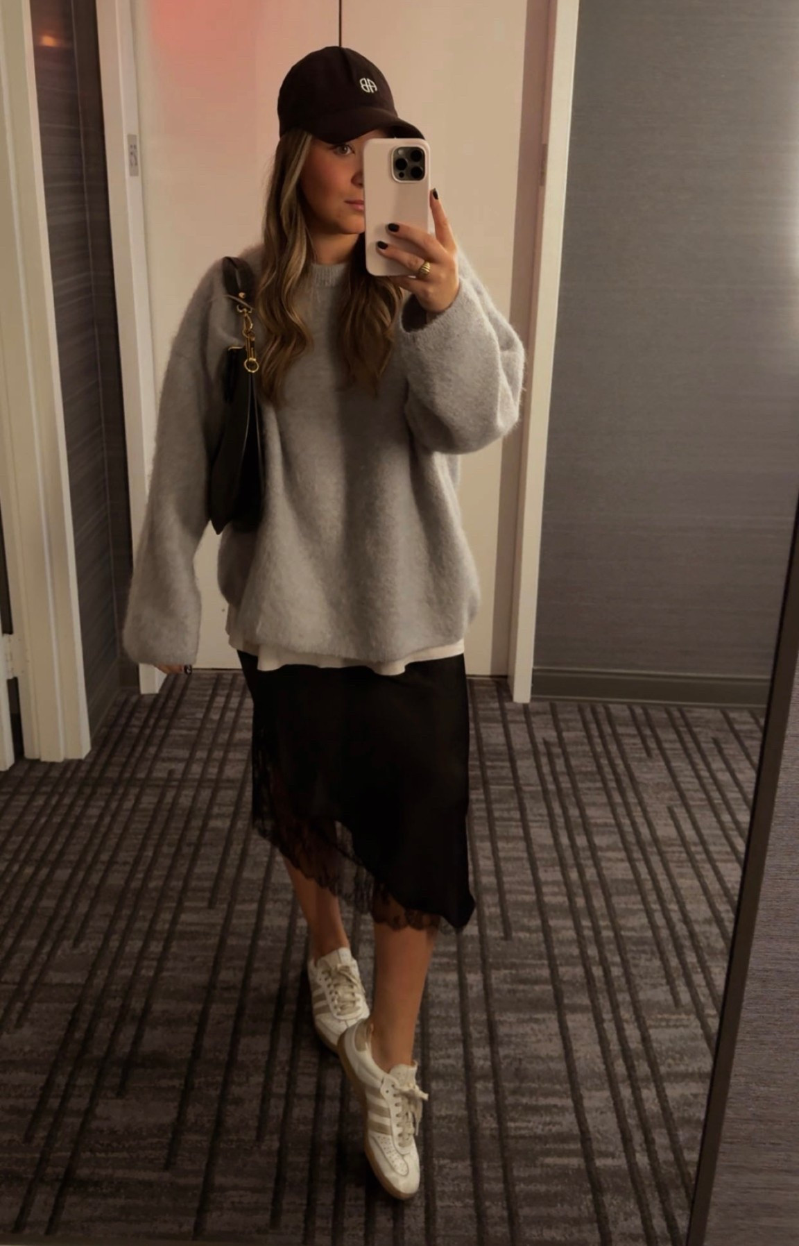 NYC exploring 🚕🥯 #nycfall #falloutfit #nyc #nycfashion #fallinnyc #aninebing #aritzia #oversizedsweater 

#LTKstyletip #LTKfall