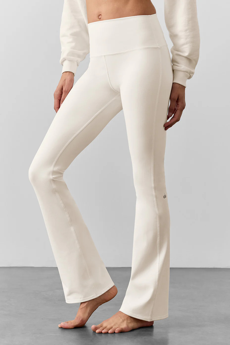 ALO | Airbrush High-Waist Bootcut Legging in Ivory White, Size: XS | Alo Yoga (US)