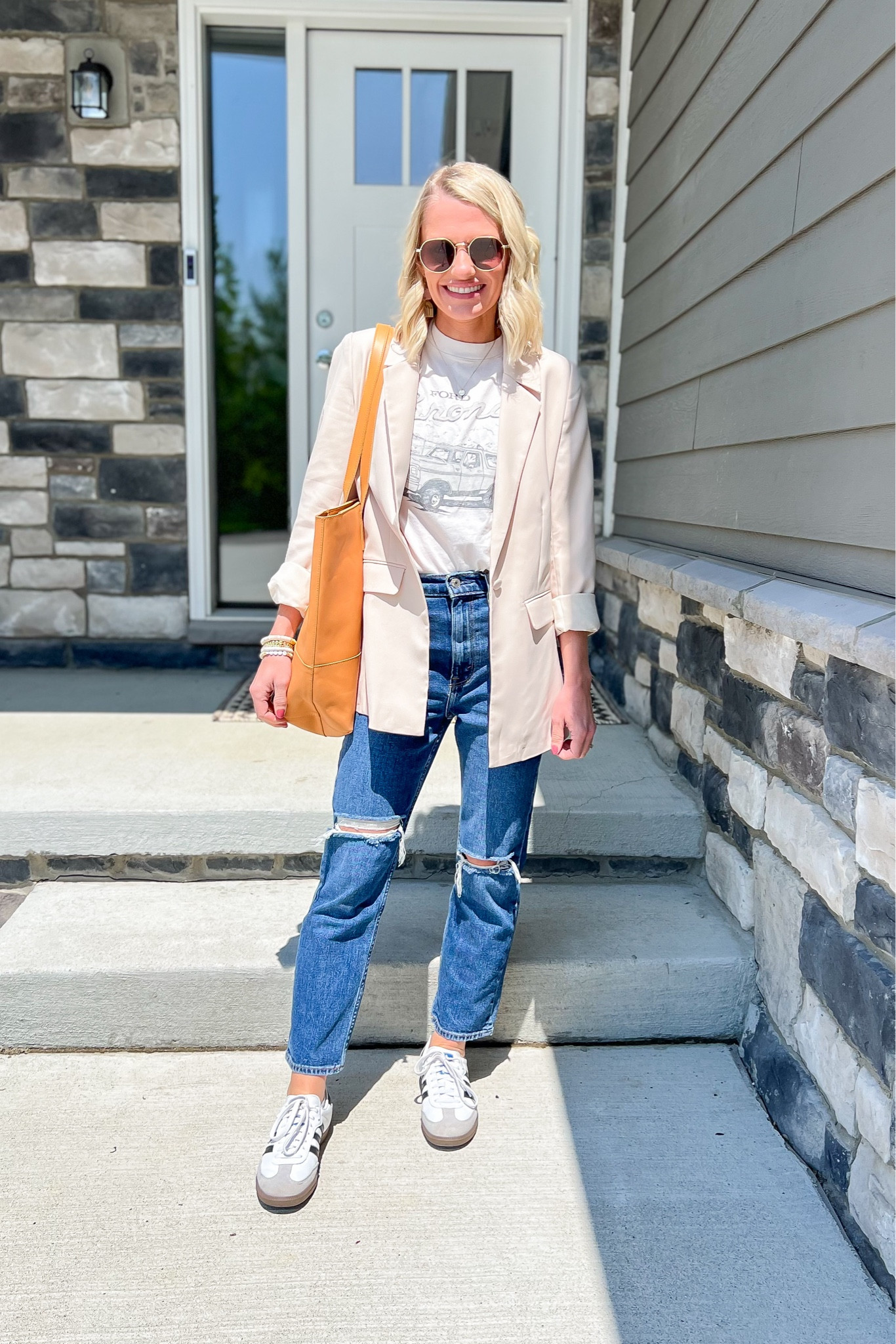 What I wore this week! 
Shirt- xs
Blazer- xs
Jeans-  26/short
Purse (code: THRIFTY20)

#LTKstyletip #LTKfindsunder100 #LTKsalealert