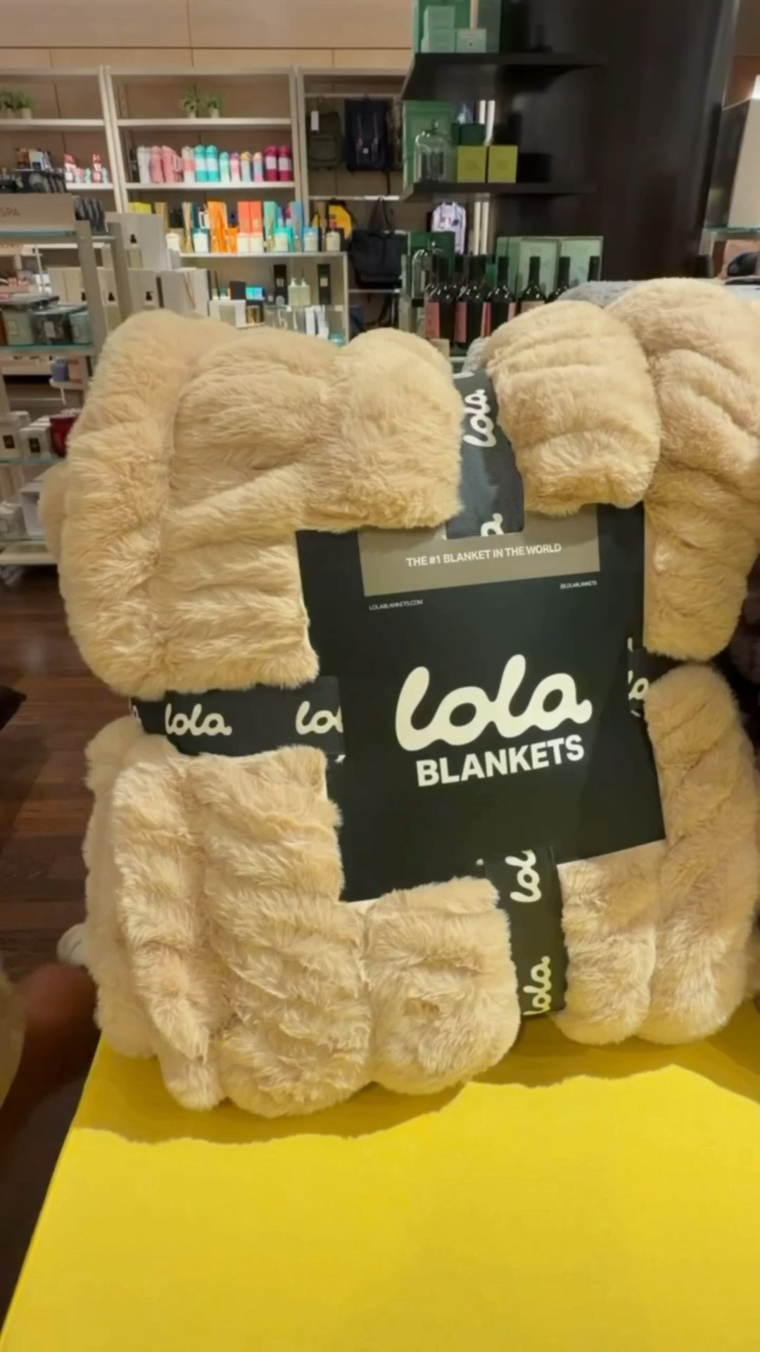 Lola blanket on sale!! 

Nsale, nordstrom sale, anniversary sale, summer sale, lola blanket, blanket, home finds, cozy

#LTKSaleAlert #LTKHome