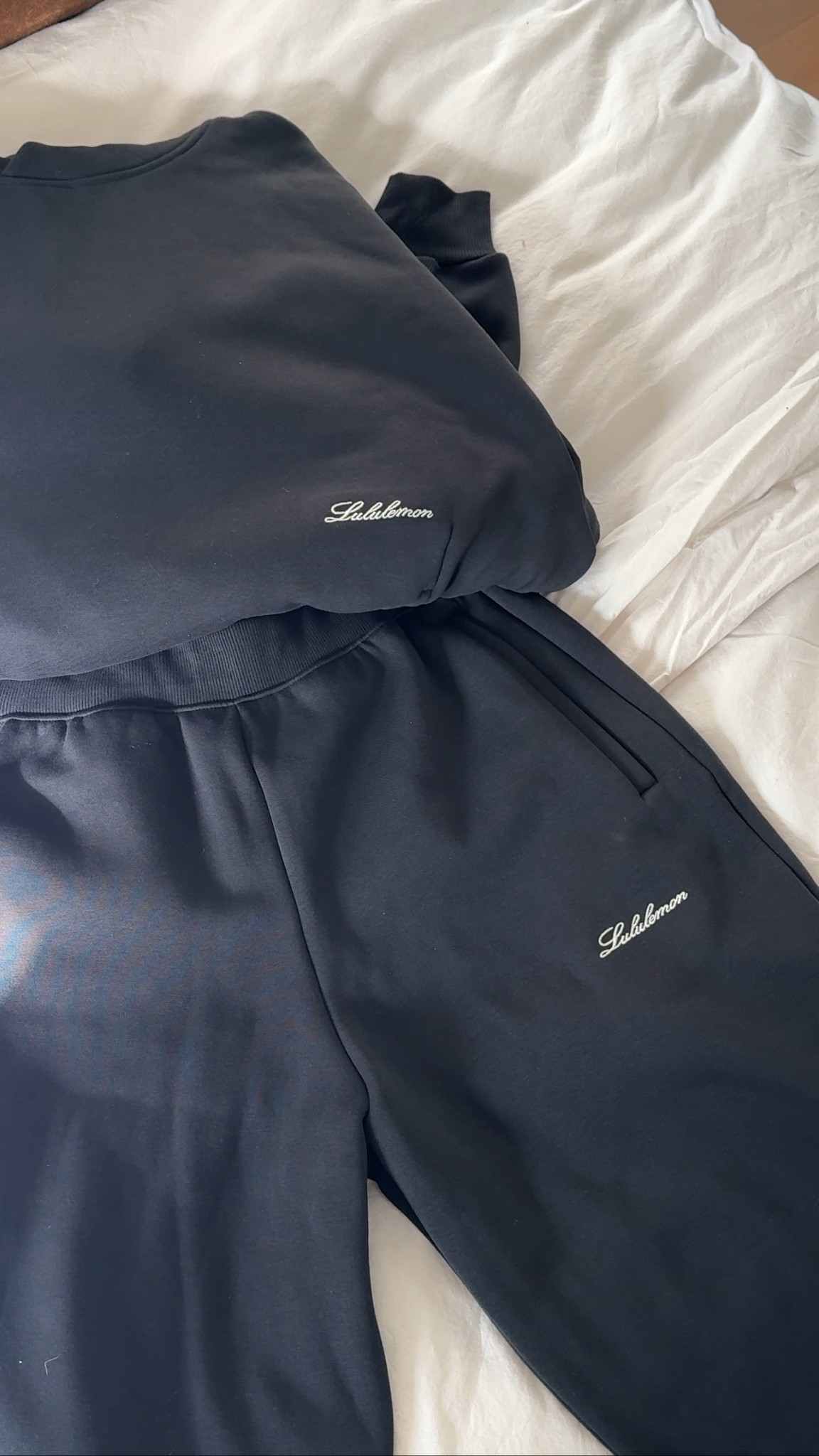 If you’re looking for a good men’s gift - this @lululemon set is PERFECT. So so cozy #ad #lululemoncreator