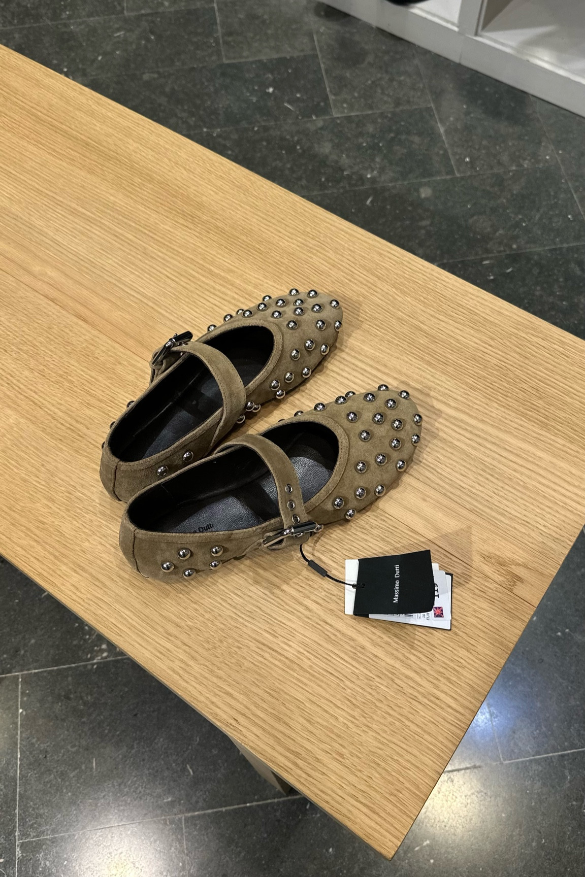 the perfect autumn ballerinas in suede and chrome hardware 

#LTKshoes #LTKFashionMonth