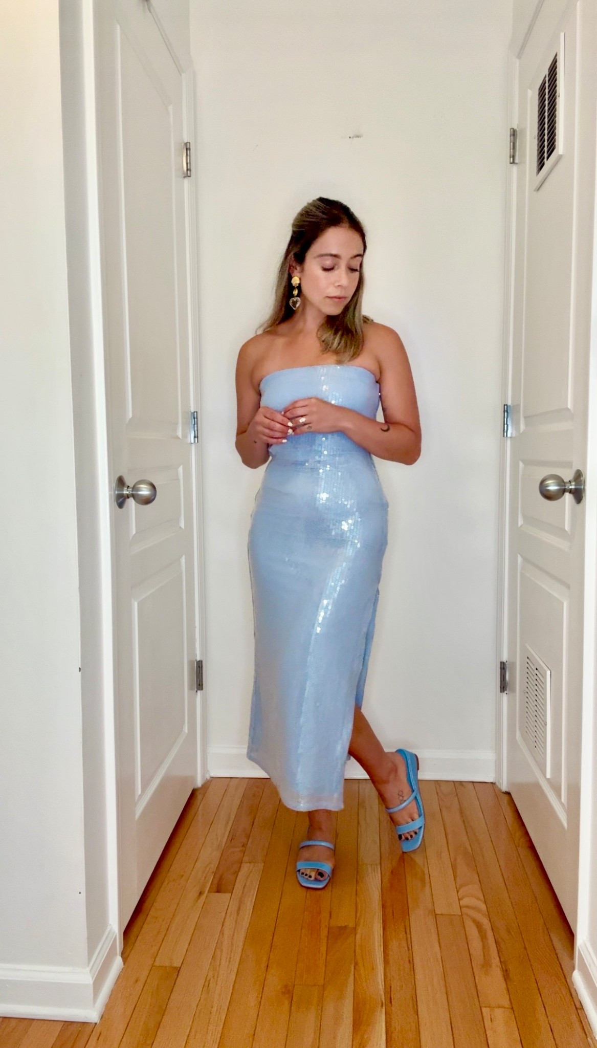 Sarah Wasilak’s outfit from Dinner for Shoes episode 75, Love Island USA Fashionn

Dress: Abercrombie & Fitch
Shoes: Song of Style
Earrings: 8 Other Reasons

#LTKPetite #LTKParties #LTKStyleTip