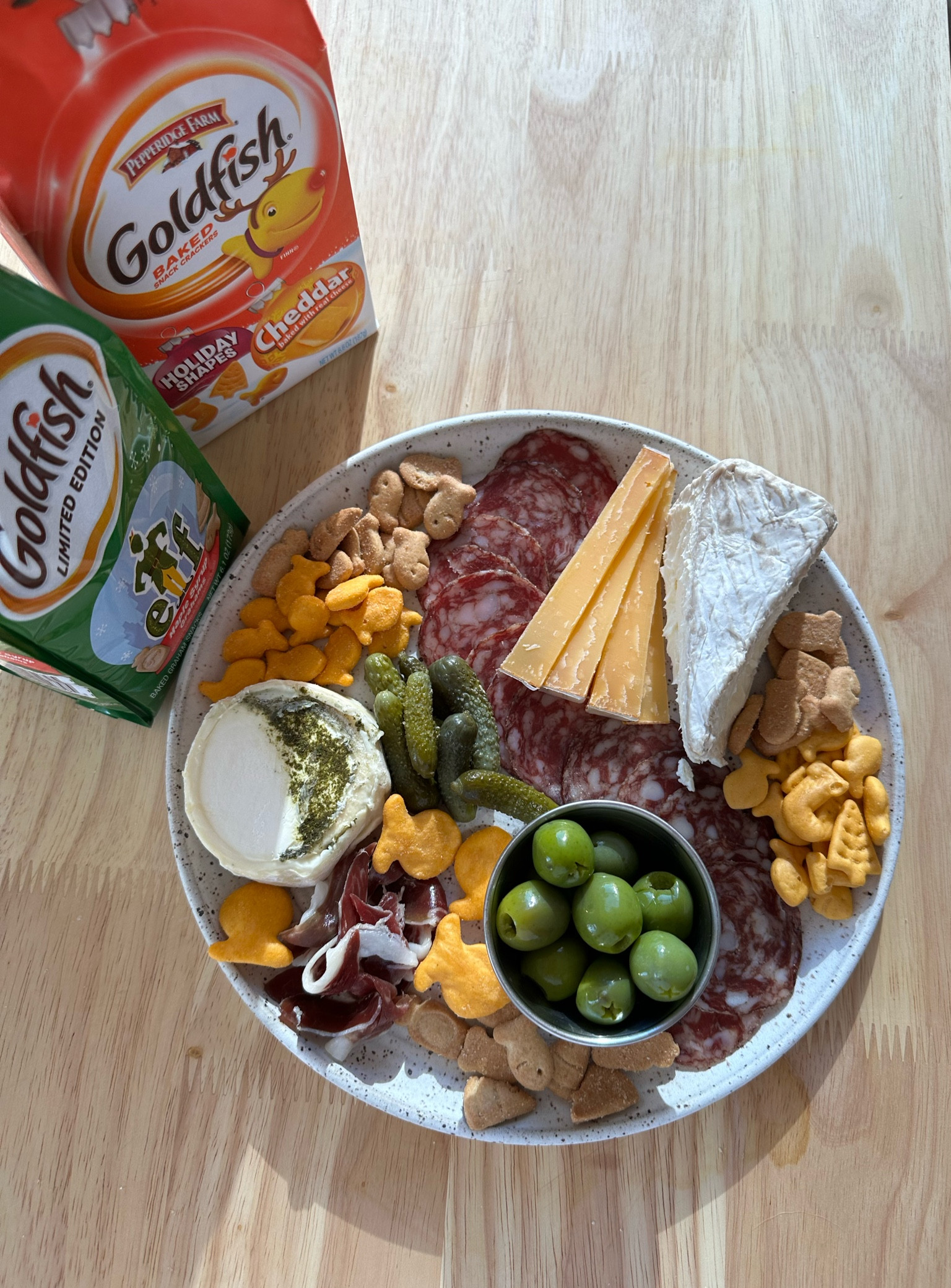 holiday snacking board with @goldfishsmiles & @Target ! #ad #Target #TargetPartner #GoldfishPartner 