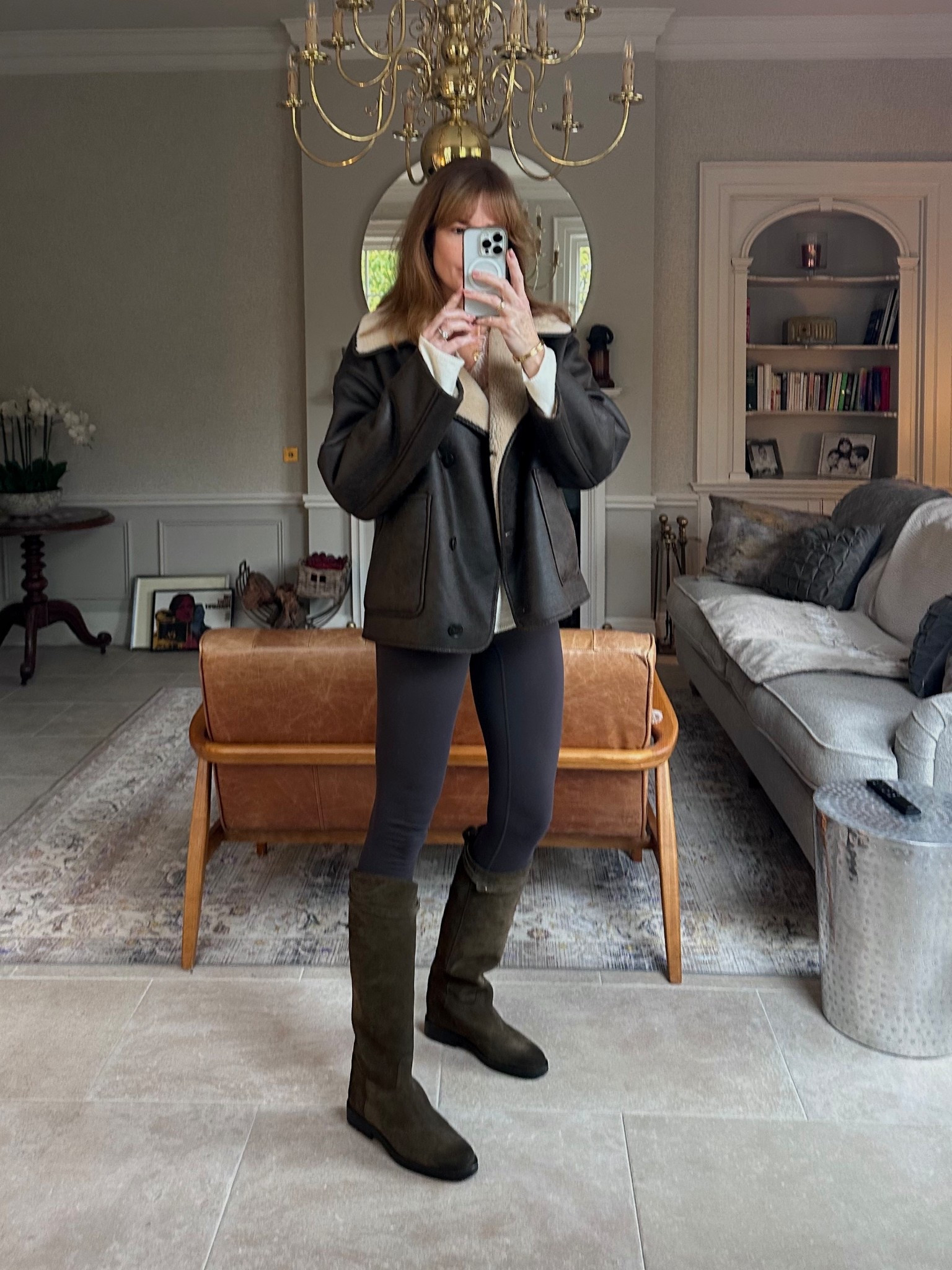 Zara faux shearling aviator size S
Brown leggings
Brown suede riding boots

#LTKshoes #LTKautumn #LTKuk