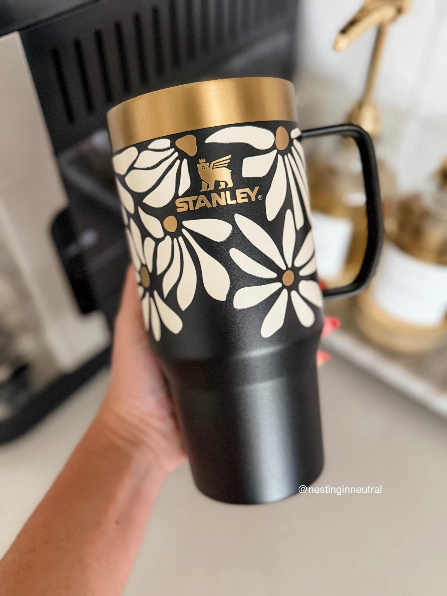 Okay but how cute is this mug?! ☕️🤍
The floral + gold detail makes it feel way more elevated than your typical everyday cup… and yes, it keeps your coffee hot for hours 🙌🏼
@stanley #stanleypartner @Shop.LTK #liketkit liketk.it/xxr Stanley 1913


#LTKOver40 #LTKSaleAlert #LTKdayinmylife