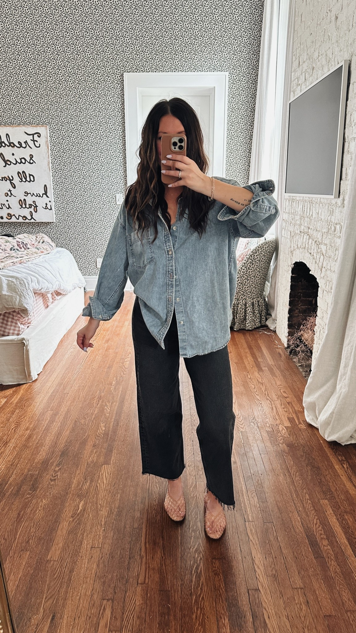 Spring outfit formula: denim shirt, black crop jeans, and jelly flats

#LTKootd #LTKPetite #LTKSeasonal