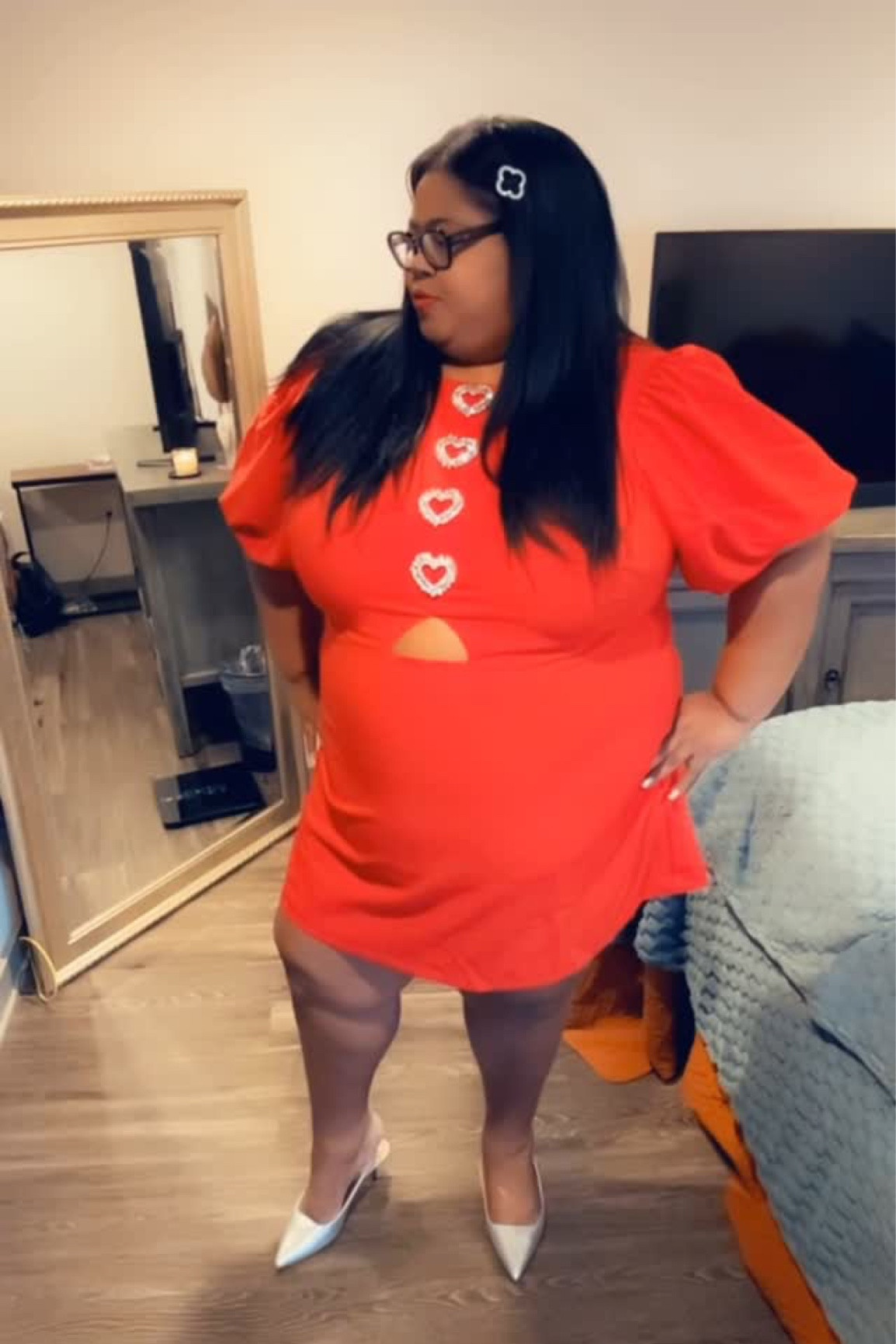 Same dress with the bows linked!! 

I’m screaming over this dress from @ELOQUII ♥️ It’s a perfect Valentine’s or Galentine’s look! #plussizevalentinesdayoutfits #sabrinacarpenteroutfits #eloquii #xoq

#LTKPlusSize