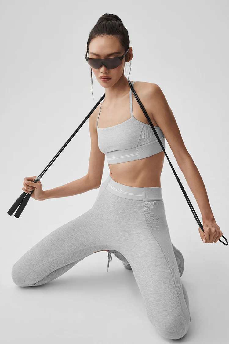 Brassière Alosoft Relay - Athletic Heather Grey/Blanc | Alo Yoga