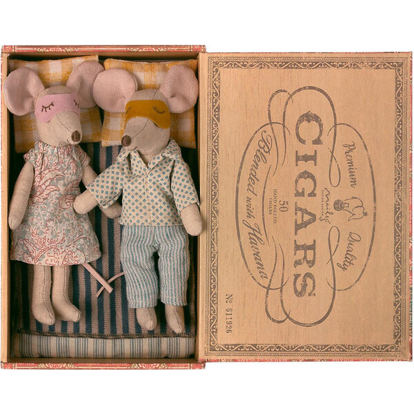 Mum + Dad Mice in Cigar Box | Maisonette