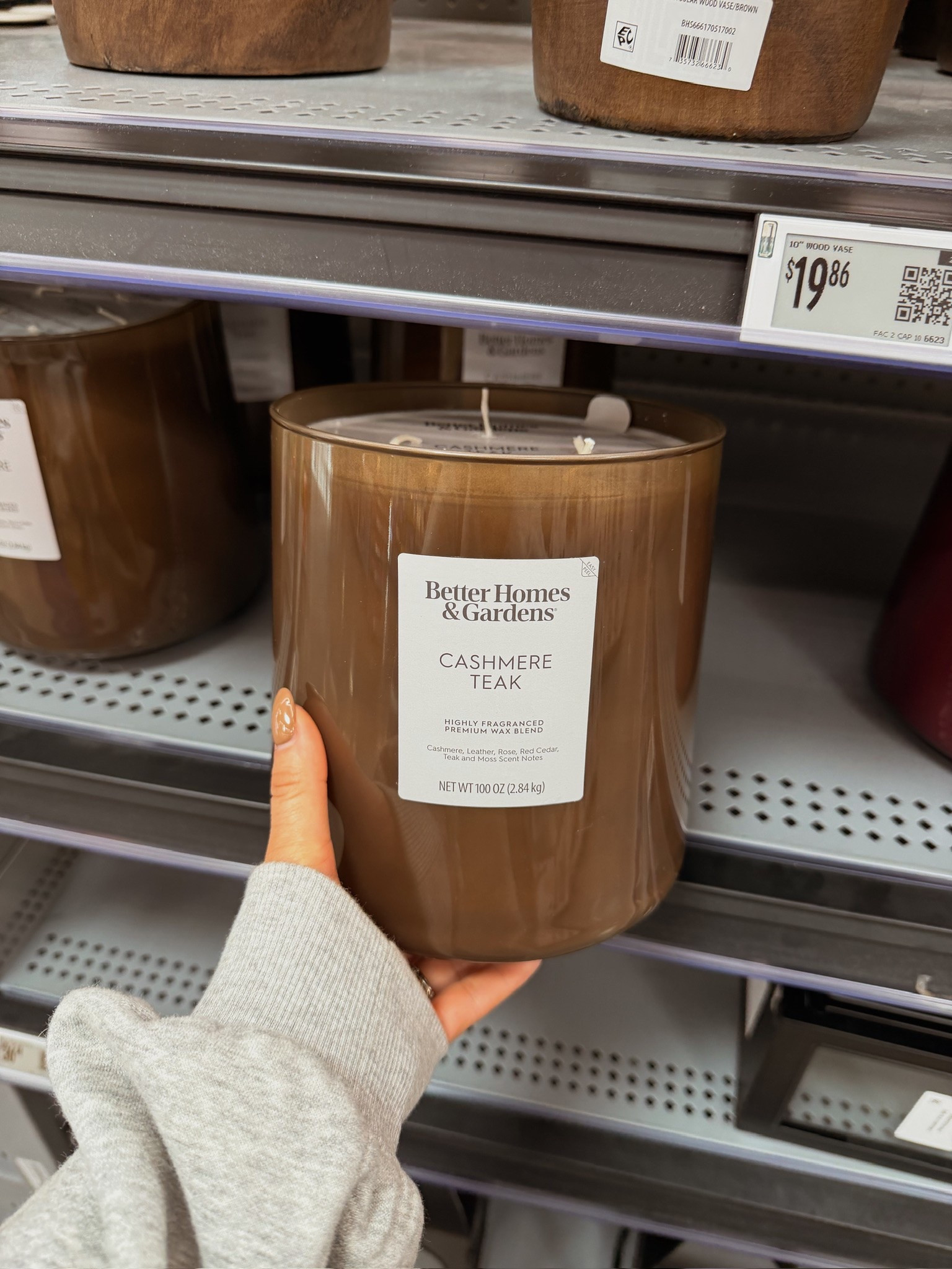 This candle smells amazing and it’s HUGE! Definitely came home with me

#LTKdayinmylife #LTKSeasonal #LTKHome