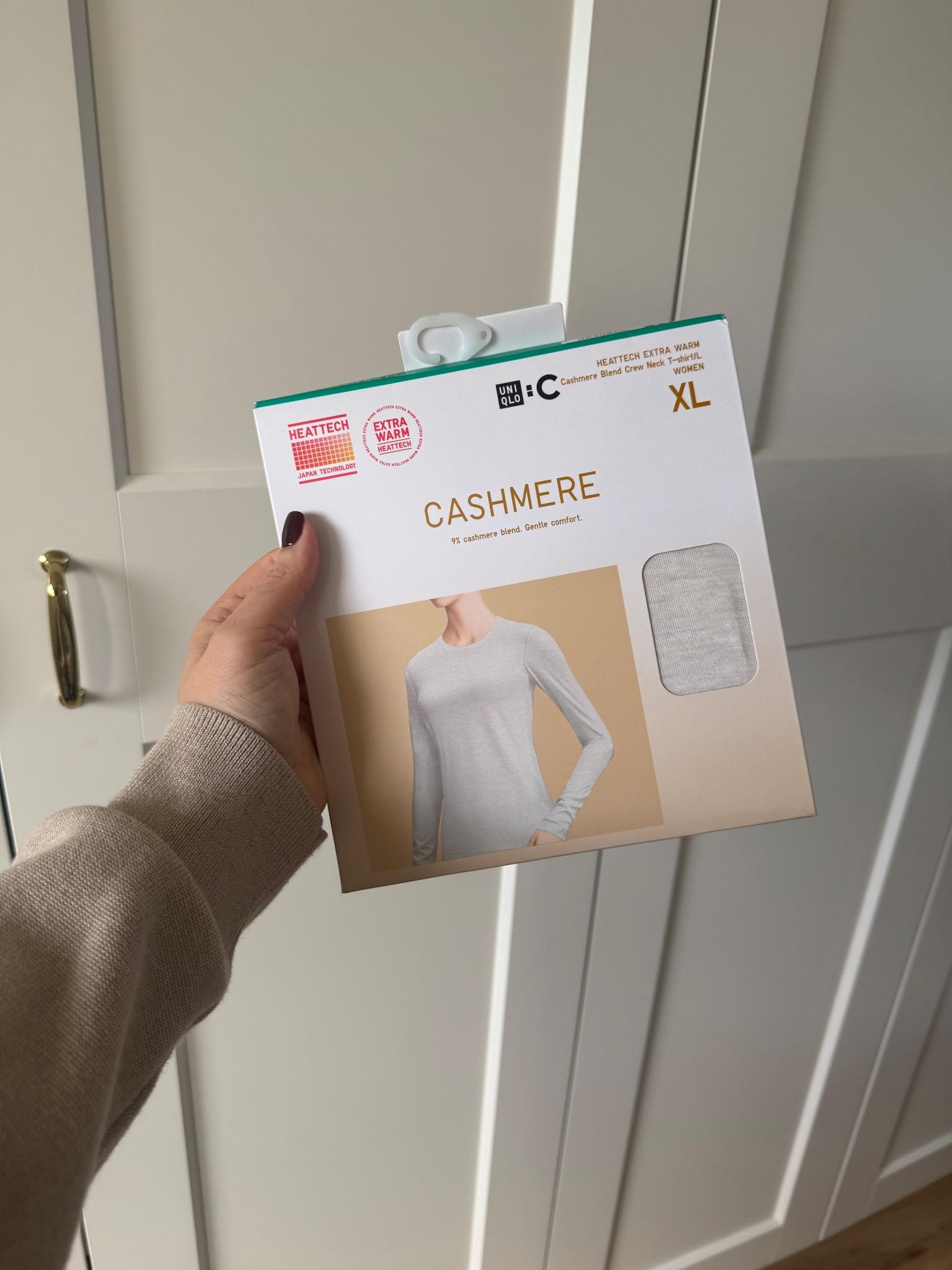 This cashmere blend heat tech shirt has been an absolute lifesaver to layer for winter, it is not thick, but it’s very effective to keep your body warmth in. I love also the idea of gifting this, especially to people who you know that are leaving to go to the mountains to ski or somewhere cold for winter holidays. I took an XL so that it could be longer and I can tuck it in. 

#LTKstyletip #LTKCyberWeek #LTKwinter