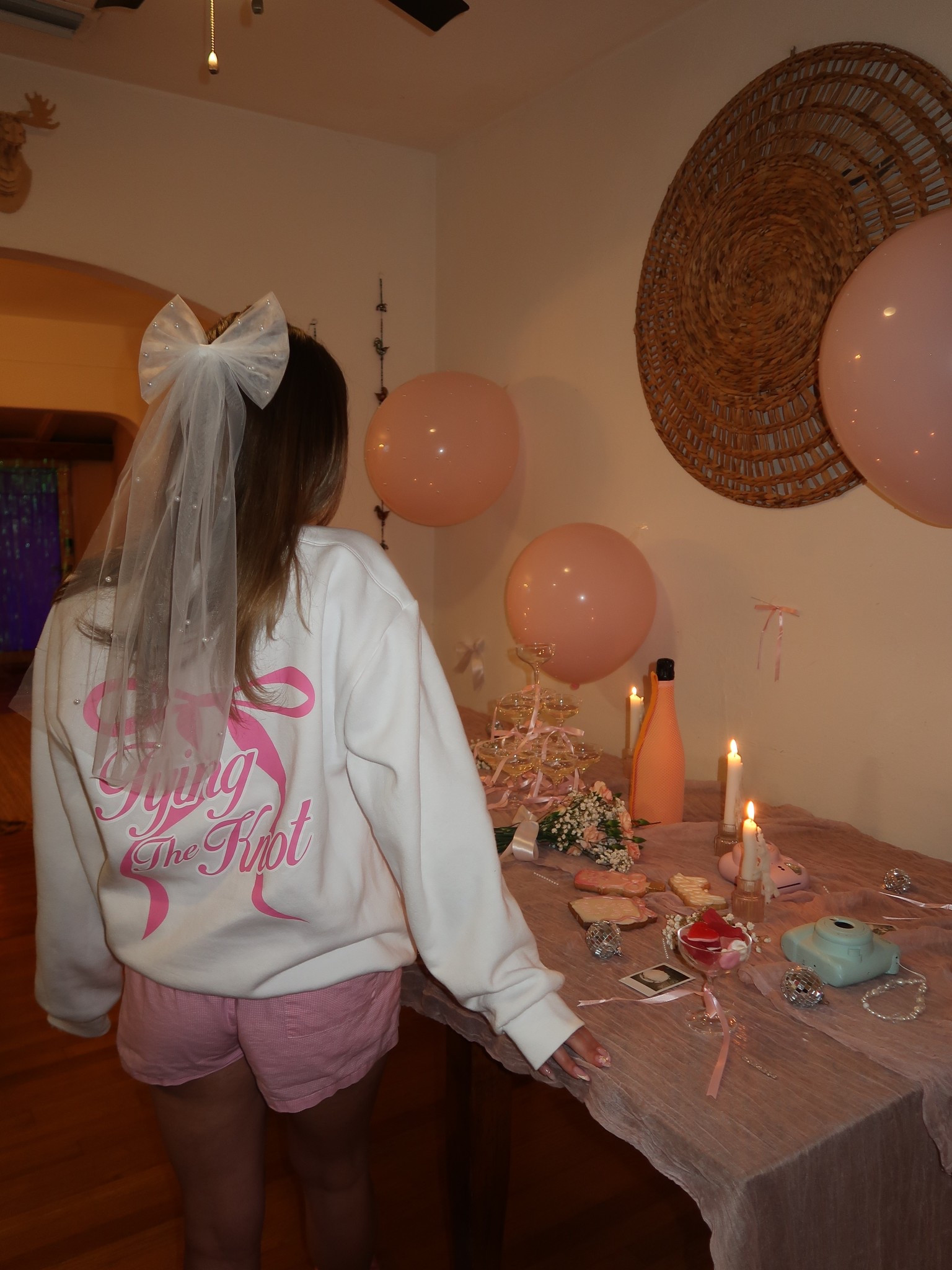 All my bachelorette decor must haves!! 👰🏼‍♀️💍🤍 

**tying the knot sweatshirt from sunhoney** 🎀

#bride #bridetobe #tyingtheknot