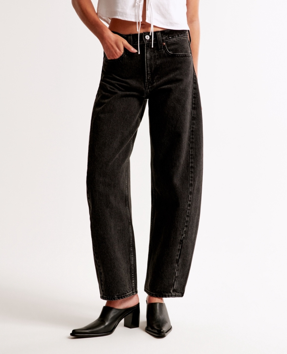 🚨I’m excited to add these new Abercrombie & Fitch barrel jeans, wide leg jeans, and cute Ava top for my fall wardrobe! 

Use the code DENIMAF for 25% off jeans & 15% off everything else ‼️

For reference I’m 5’10” and typically a size 8. I ordered a 29 long in the denim and a medium for the top! 

 tall girl fashion | size 8 fashion | size 8 | Tall girl outfit | tall girl fashion | midsize fashion size 8 | midsize | tall fashion | tall women | fall outfit ideas | casual cute outfits | fashion over 35


#LTKMidsize #LTKxAF #LTKSaleAlert