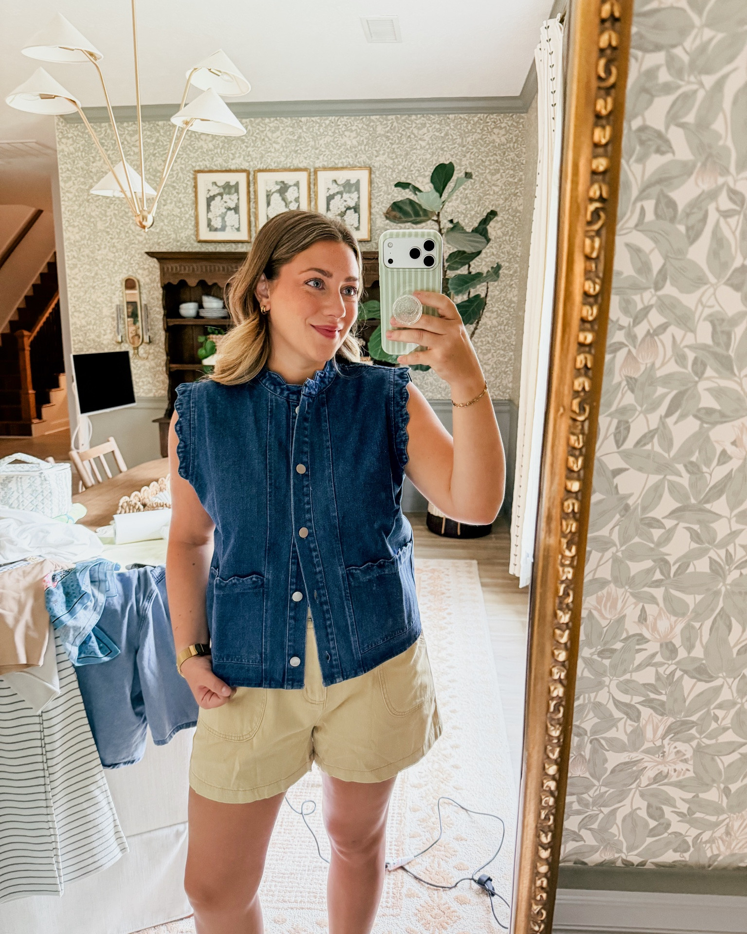 Willow Tree Boutique try on!! Love every single piece!!! 

Denim top - medium
Gingham pants - 31
Printed blouse - medium
Athletic dress - large