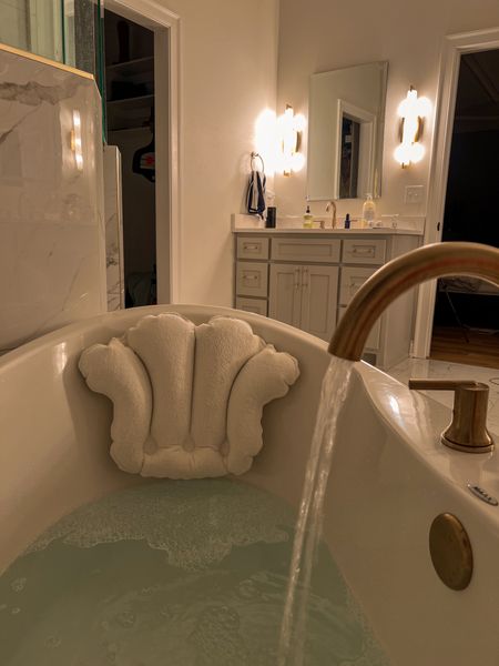 My bath pillow! 🤍🐚🧖🏻‍♀️

Home interiors, bathroom design, self care 

#LTKhome #LTKfindsunder50