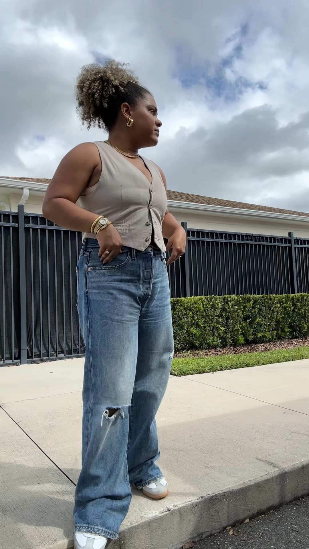 Oversized jeans outfit 

#LTKHoliday #LTKGiftGuide #LTKStyleTip