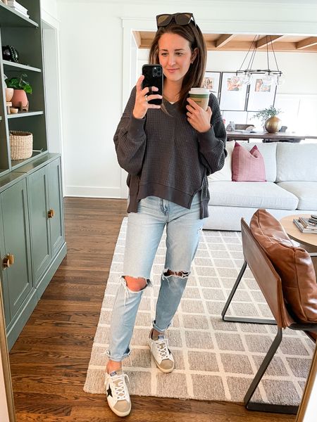 Cutest outfit from AE! Wearing a XS in the top, 0 in the jeans. Perfect distressed mom jeans! 