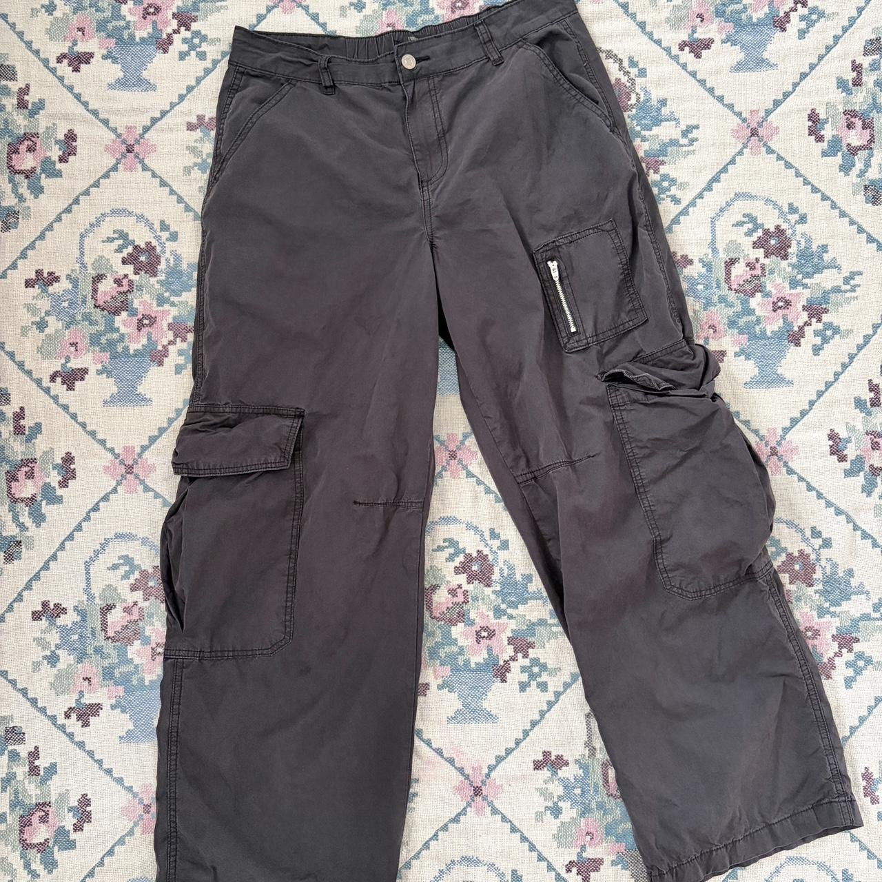 Forever 21 Women's Cargo Pants - Grey/Black - L | Depop US