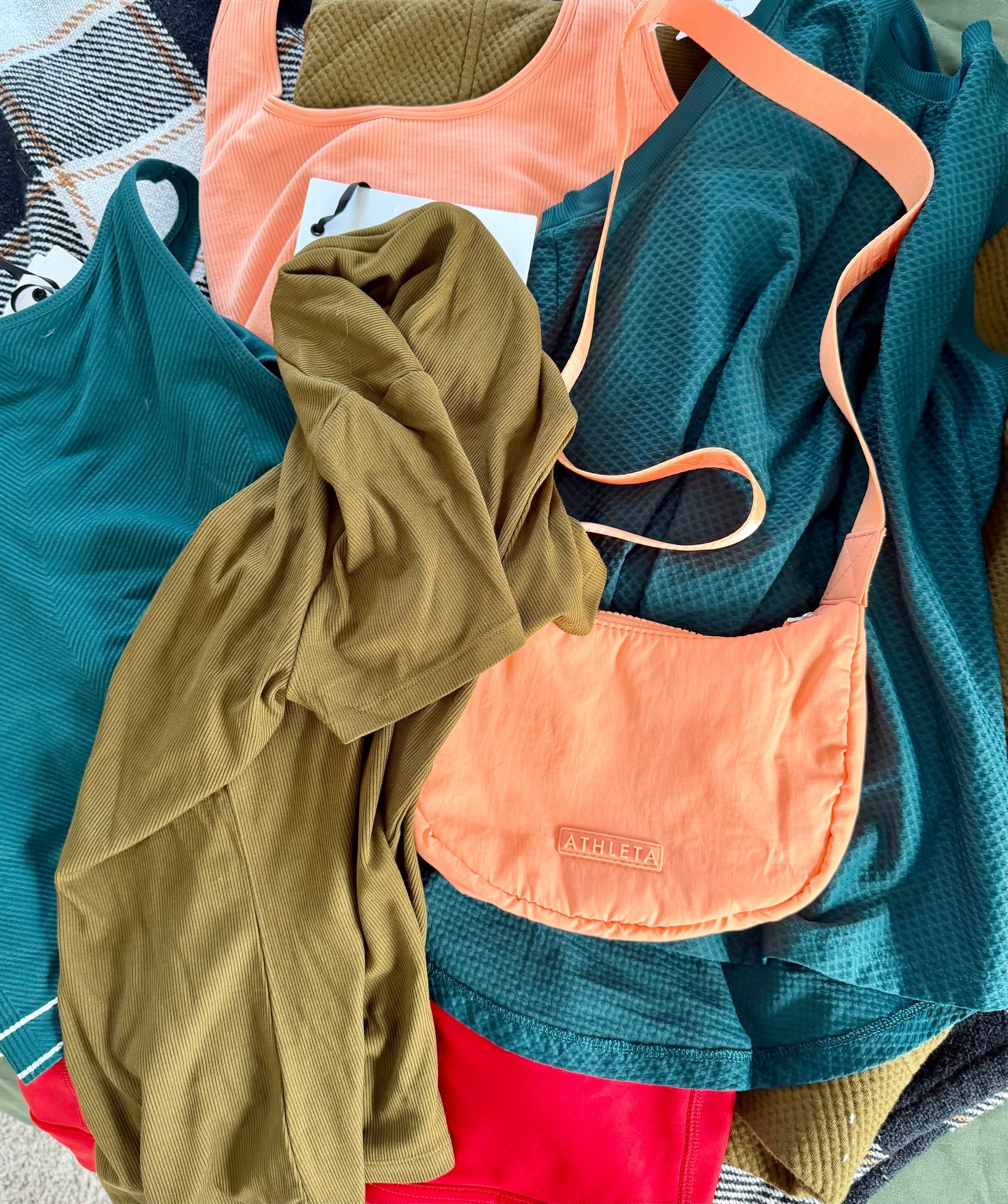 AUTUMN FINDS 🍁🍂 All of these colors harmonize with the autumn color palette and the apricot finds are a perfect match 🍑💕

#LTKSaleAlert #LTKActive #LTKSeasonal