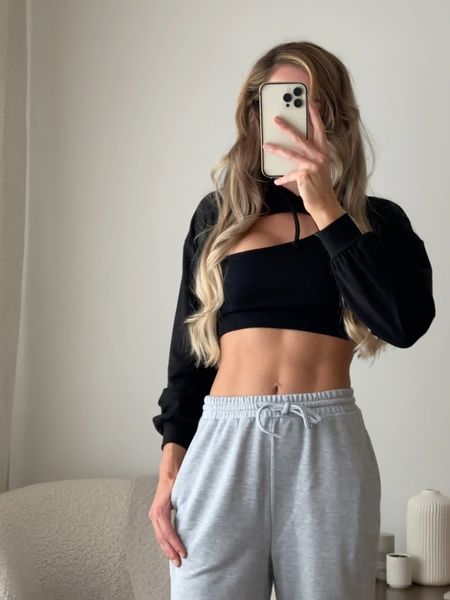 Sweatpants & top size small, cropped hoodie size xsmall

Loungewear, comfy fit, comfy style, wfh outfit, cropped sweater, flare sweatpants, crop top

#LTKFind #LTKunder50 #LTKstyletip