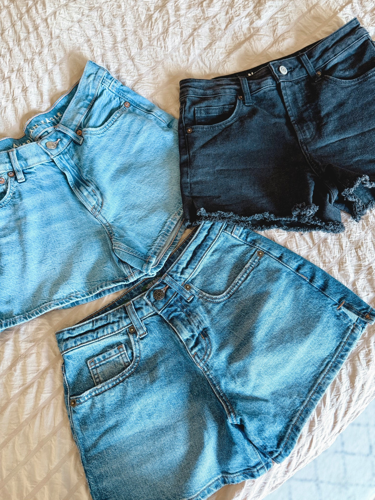 The three pairs of denim shorts I’ll be wearing all spring & summer! I wear my smallest size in all (00 or 24) and they all come in multiple washes!

Target denim shorts—medium wash, 4” inseam 
American Eagle Denim shorts-light wash (called dream blue), 3.5” inseam
Walmart denim shorts—black wash, 3” inseam 



#LTKootd #LTKPetite #LTKmomlife
