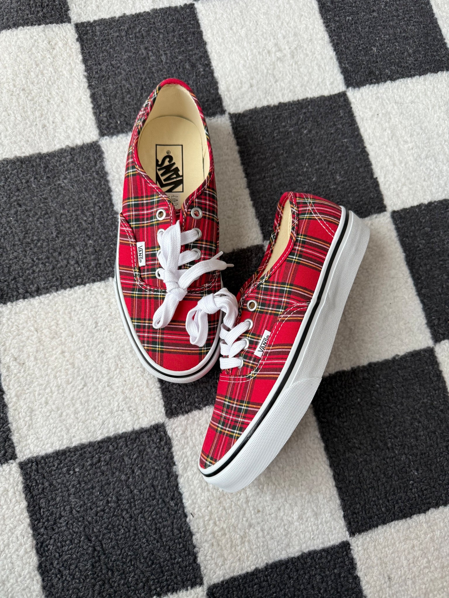 Plaid Vans ❤️🎄

#LTKFindsUnder100 #LTKSeasonal #LTKShoeCrush