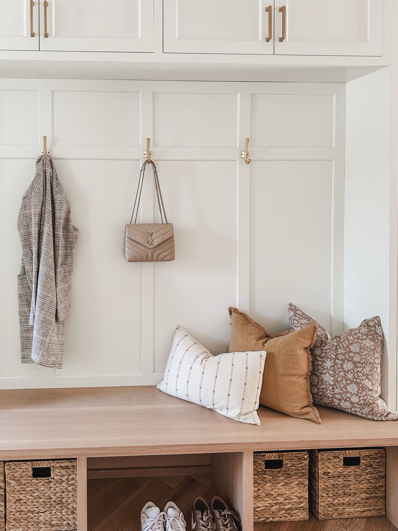 Mudroom details! Moodier throw pillows paired with gold detail and woven baskets for organization 

Home finds, home design, mudroom, fall home, fall refresh, pillow finds, gold detail, creamy white, warm wood, organization finds, basket finds, seasonal finds, throw pillow, Amazon, Woven Nook, Colin and Finn, seasonal home, neutral decor, shop the look!

#LTKstyletip #LTKSeasonal #LTKhome
