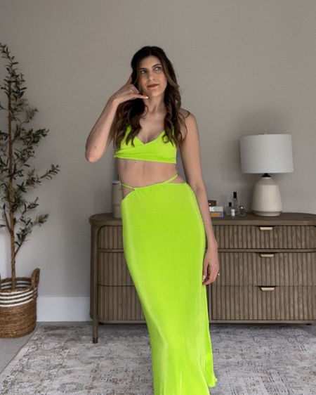 Summer vacation outfits - coords - two piece set - neon - European holiday 



#LTKtravel #LTKunder100 #LTKSeasonal