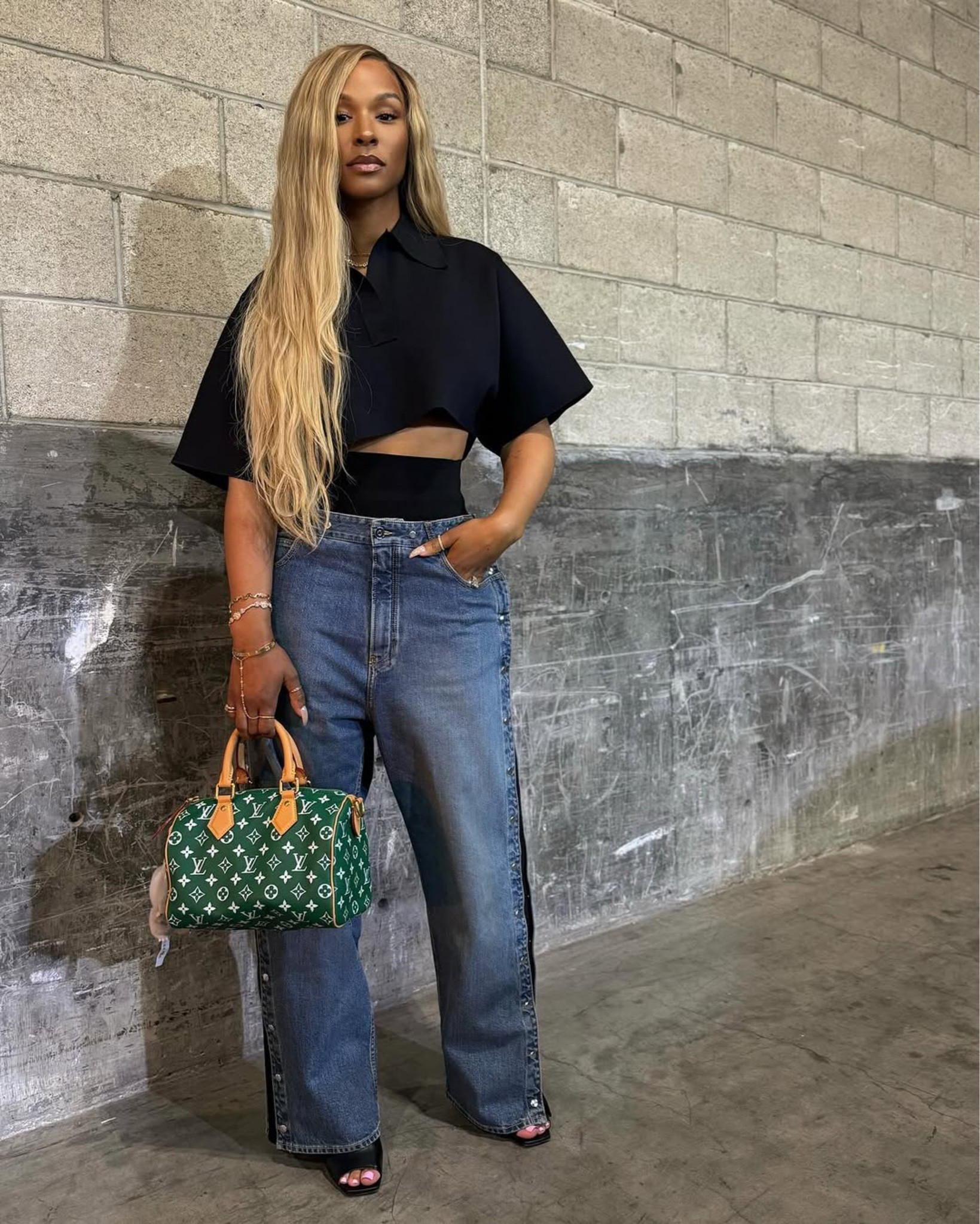 @mrs_savannahrj headed to a #basketballgame @cryptocomarena wearing a full @maisonalaia look ($2,250 #alaia polo top and $2,950 denim jeans with snaps), accessorized by $950 @newbottega mules and a @louisvuitton speedy bag, styled by @icontips (pictured). Hot! Or Hmm..?
Find a link to purchase in our Instastory and our bio💣