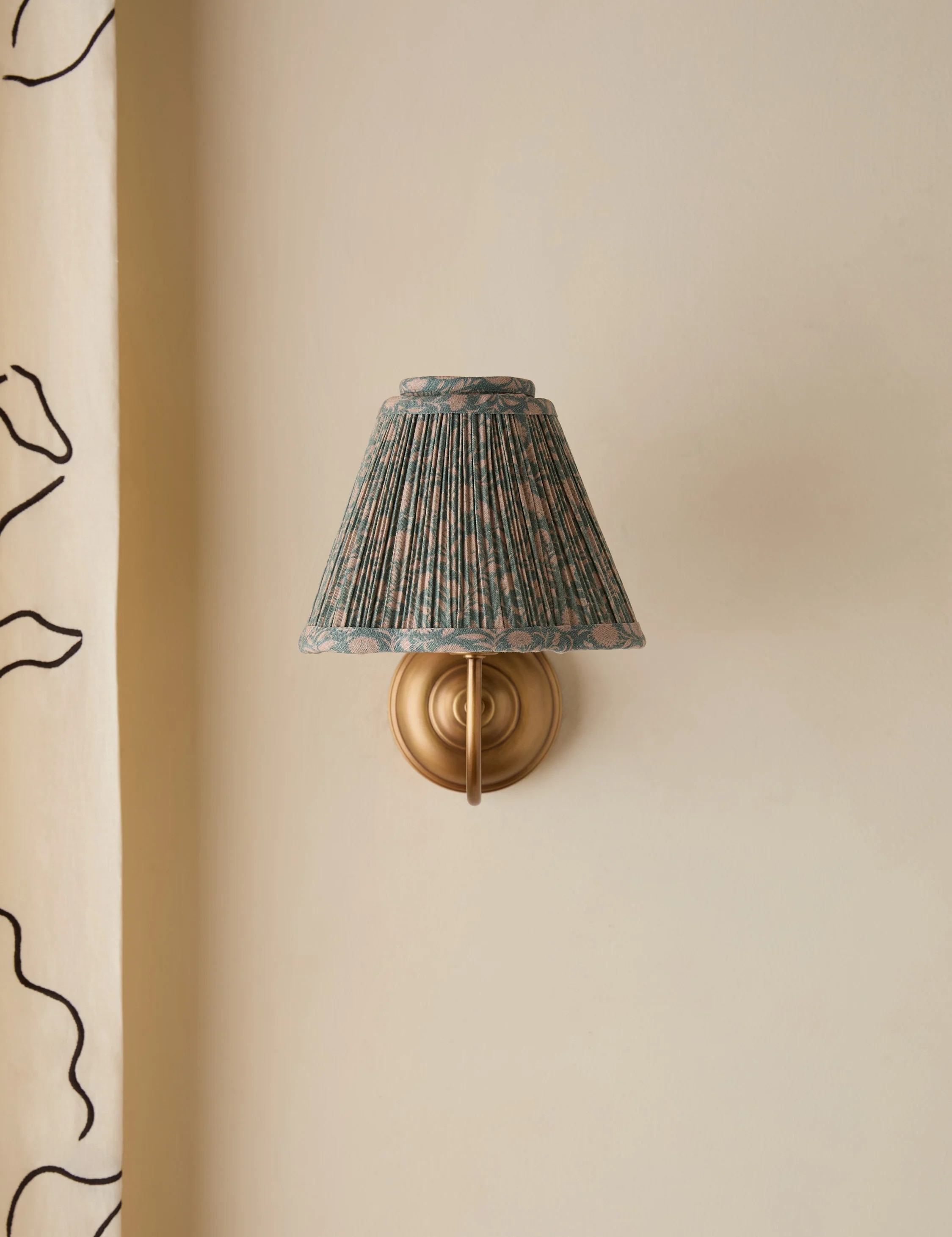 Jordan Sconce | Lulu and Georgia 