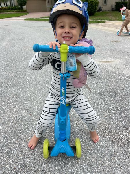 Scooter with a seat option!! Great for toddlers and young kids!! 
