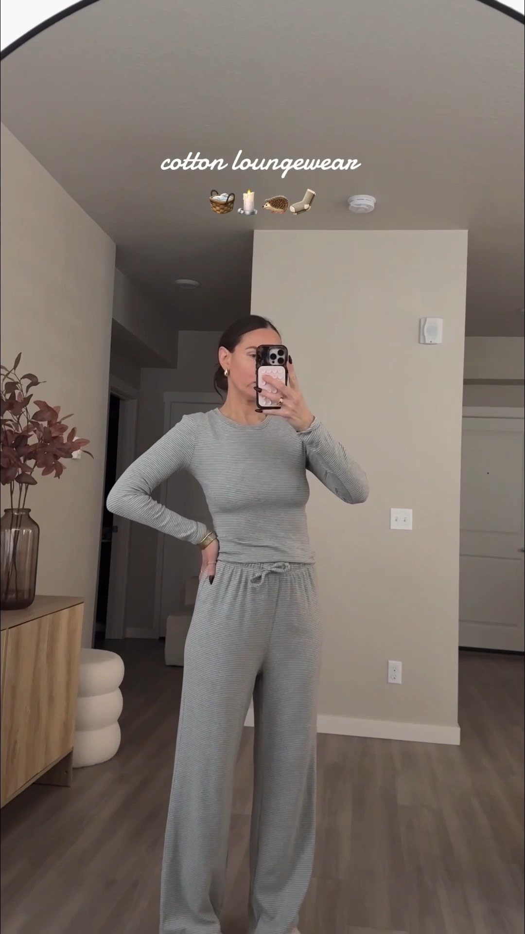 95%cotton.  soft. wide leg palazzo pants. fitte long sleeve shirt.  fremd soft and soooo cozy!!
#loungewear #chyrii