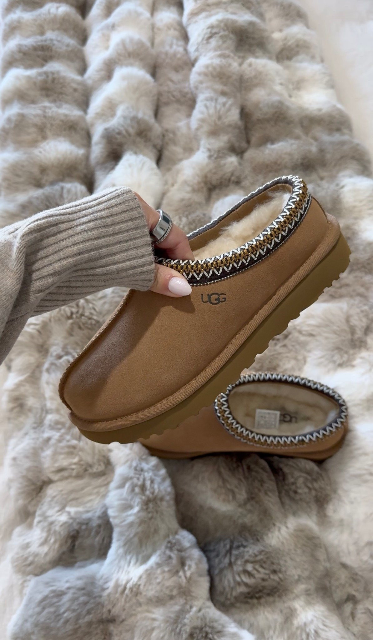 Comfy slippers for winter🌨️🧸🧦

#uggs #ugg #slippers