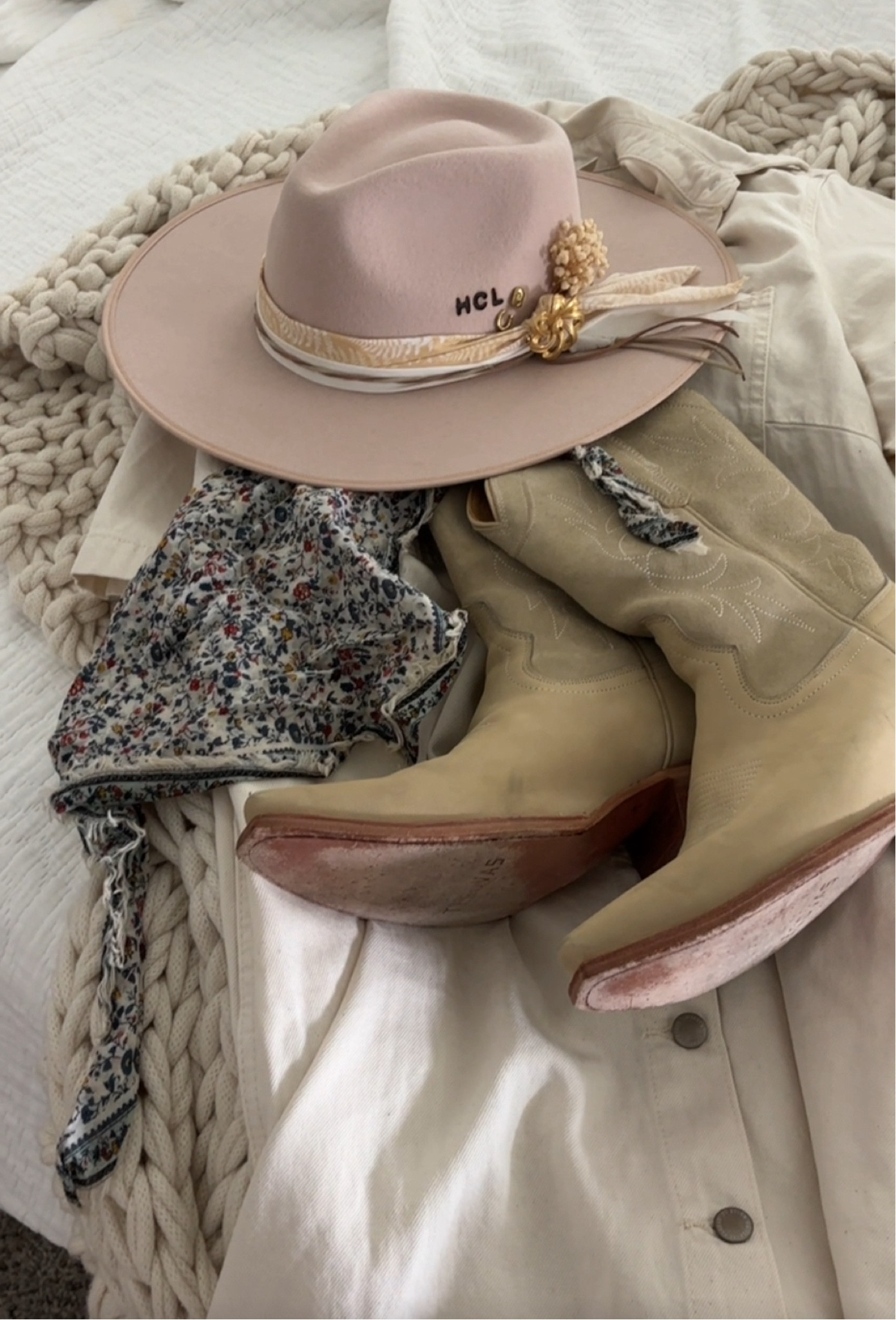 Outfit for Luke Combs! Use code EMILYR20 to save at Allie+Bess! 


#LTKMidsize