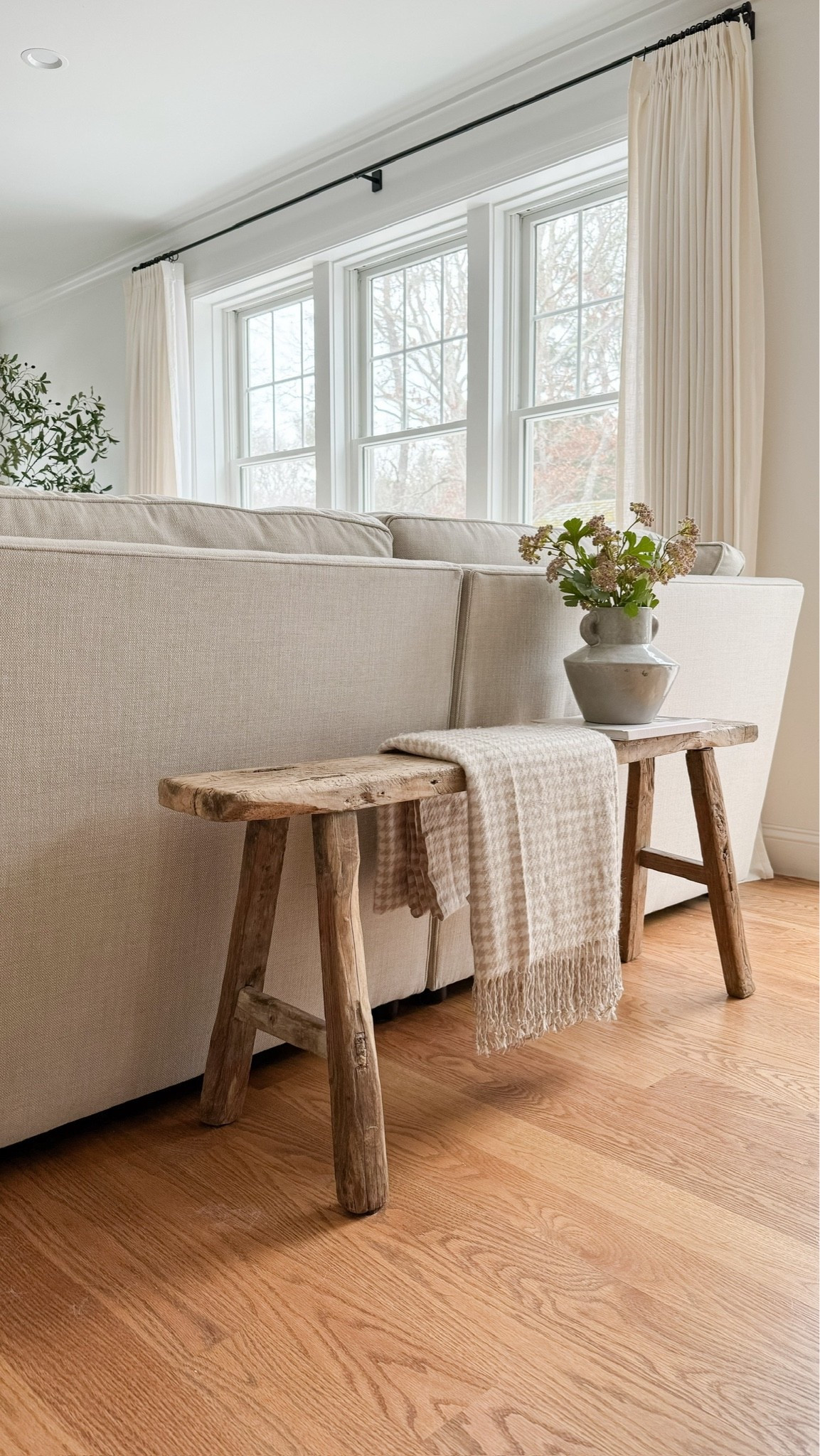 Sale alert!✨🤍 This little wood bench is still a favorite of mine! It offers the perfect spot to set a potted plant (as shown here) and adds a cozy, welcoming touch. Grab it while it’s on sale!

#LTKSaleAlert #LTKHome