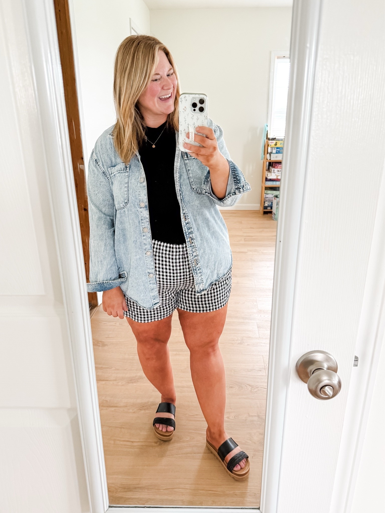 Wearing an XL in my tee and XXL in my boxer shorts.  Shorts and denim shirt are sold out or almost sold out so linked similar too. 

Postpartum outfit

#LTKootd #LTKBump #LTKMidsize