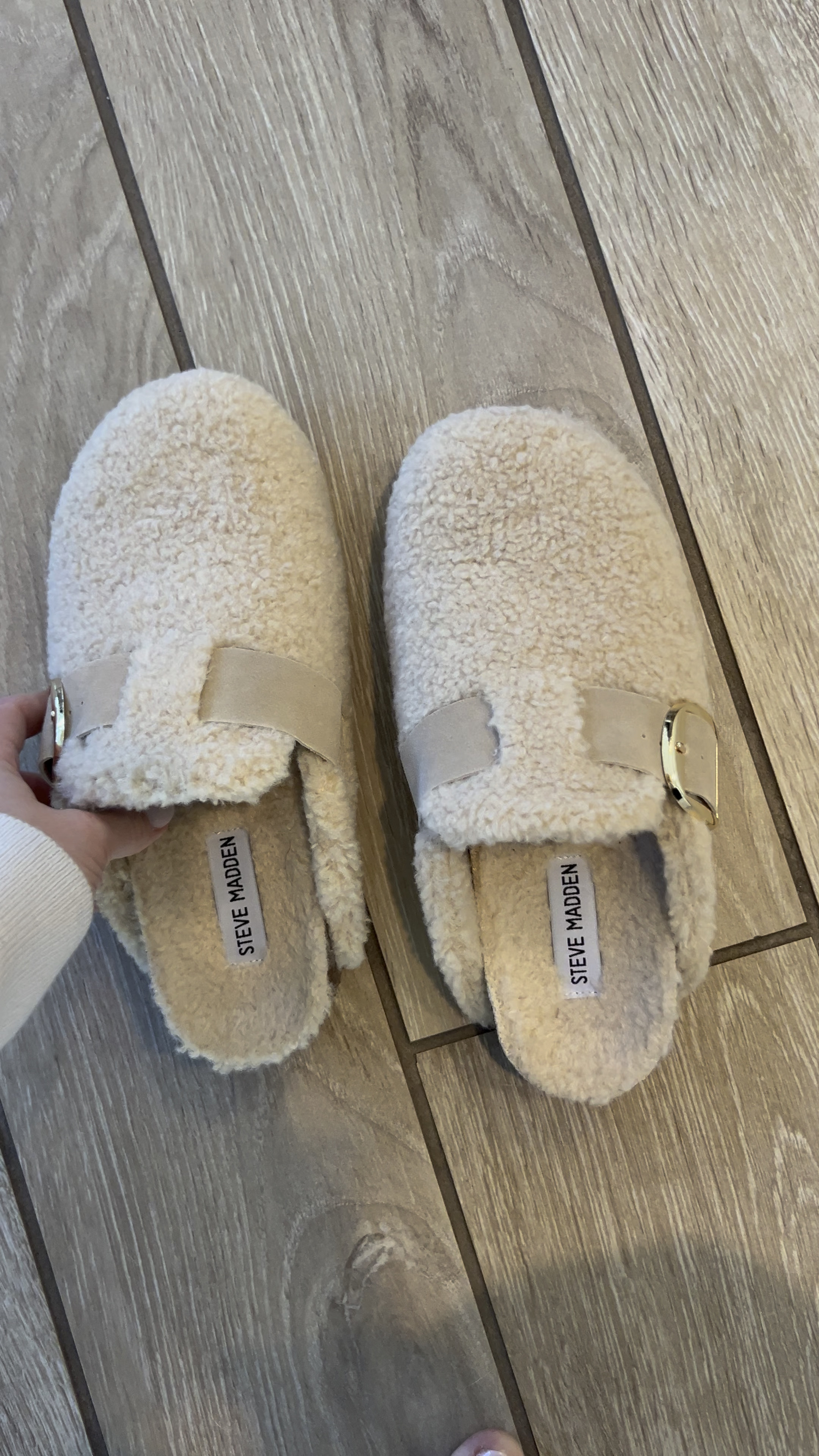 Cuddle faux fur slipper best sale steve madden