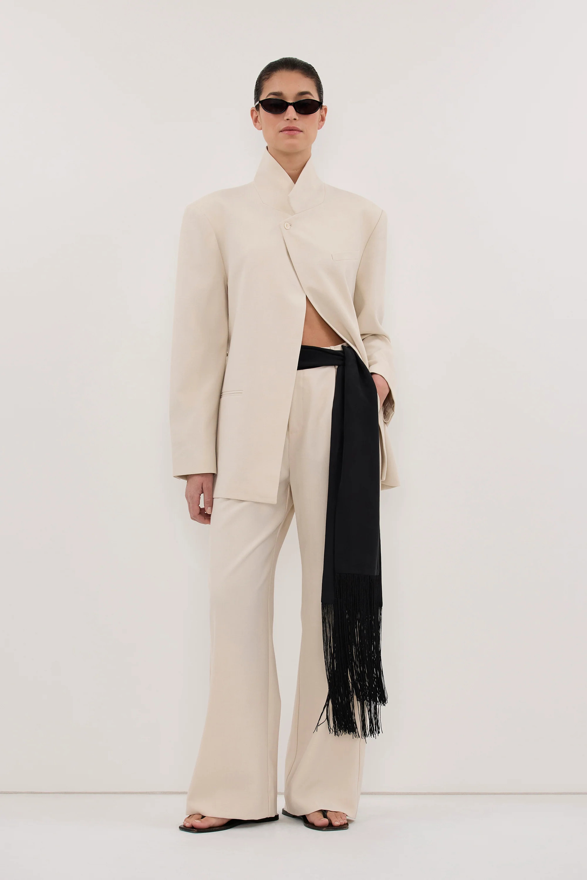 TRINITY BONE STAND COLLAR BLAZER | DISSH