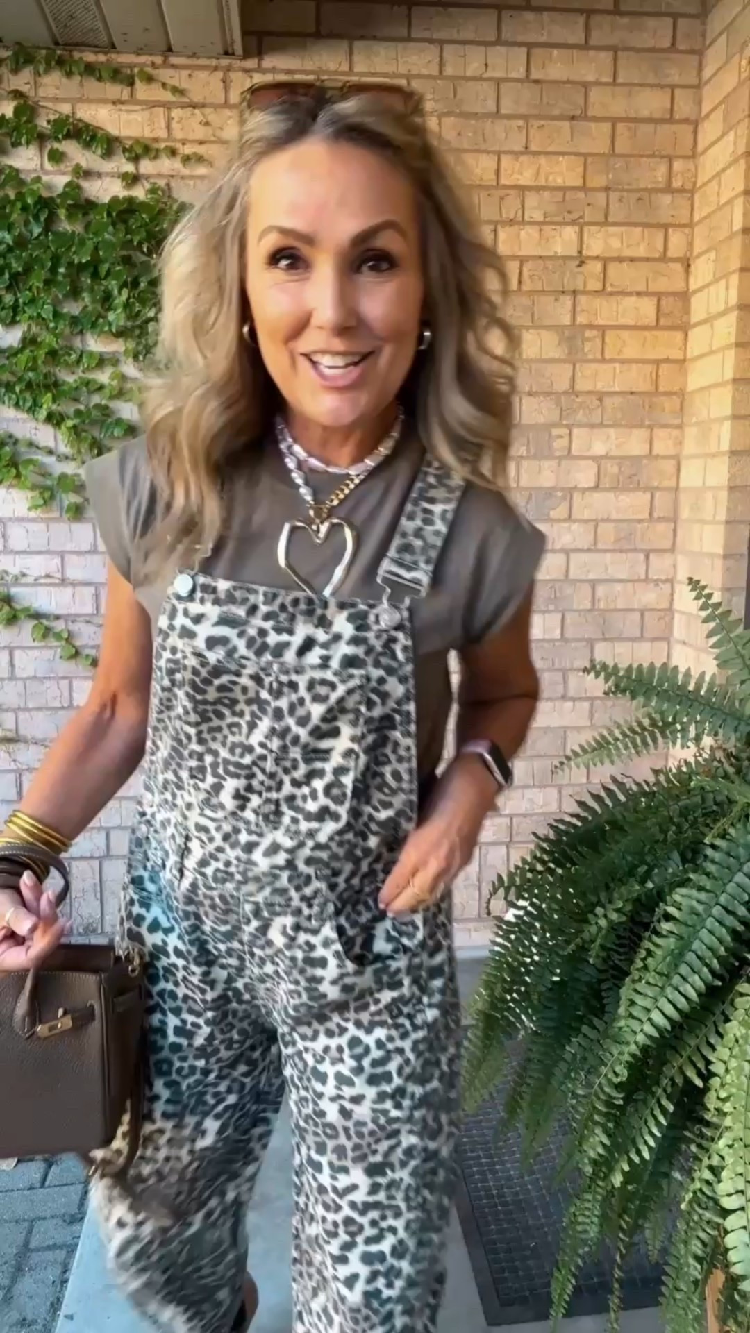 Here’s your perfect fall outfit to get tons of compliments!!!

Leopard print overalls, wearing size small
Olive cap sleeve tee wearing size small   

#FallFashion #FallOutfitIdea #Leopardprint #Overalls


#LTKSeasonal #LTKStyleTip #LTKOver40