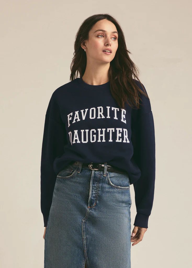 THE COLLEGIATE SWEATSHIRT | Favorite Daughter