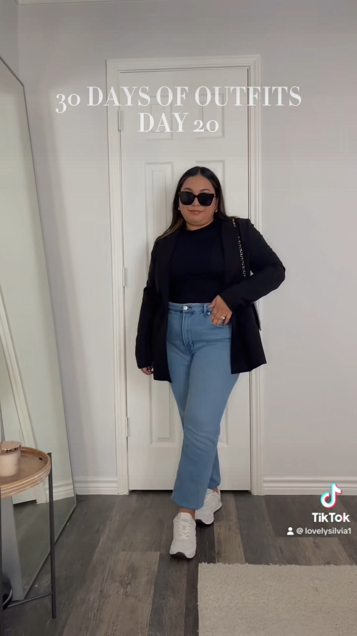 30 Days of fall outfits: Day 20

Black blazer, fall outfit, fall outfit idea,
Good American jeans, new balance 

#LTKmidsize #LTKSeasonal #LTKstyletip