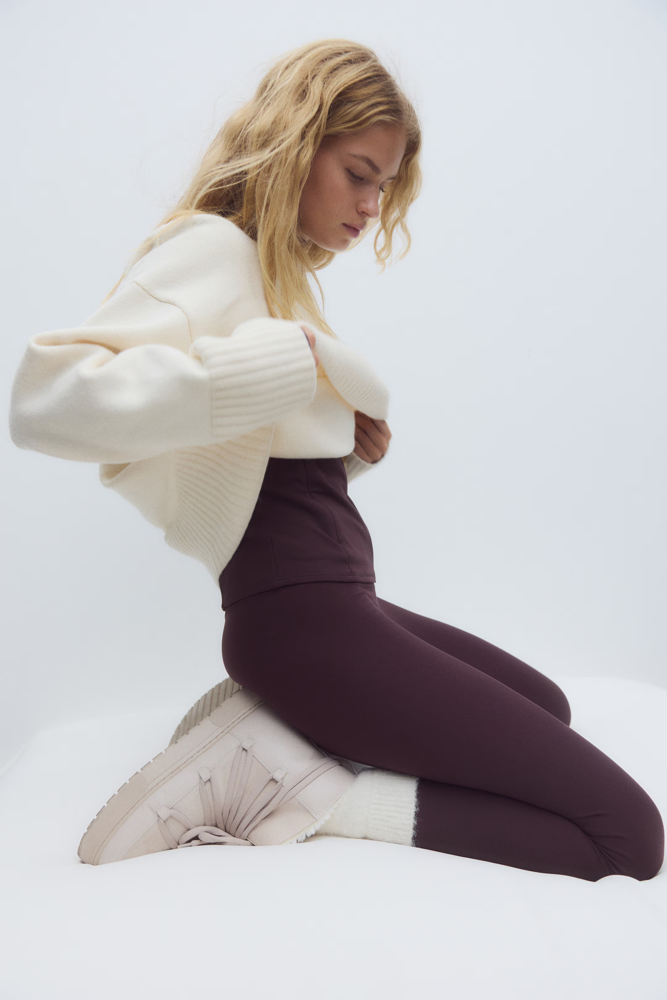 Sports fleece leggings with SoftMove™ | H&M (UK, MY, IN, SG, PH, TW, HK)